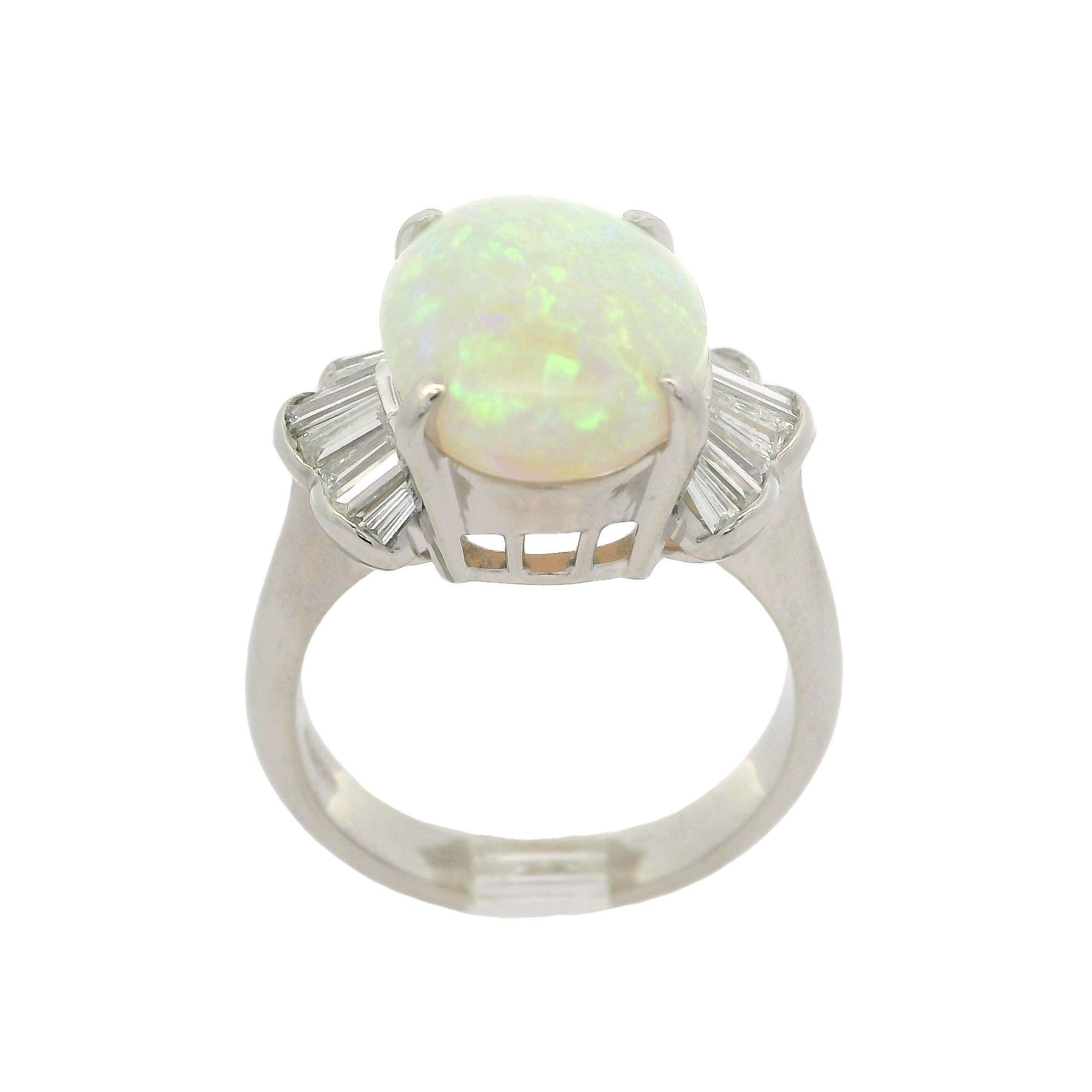 Bague cocktail ondulée en platine avec opale australienne ovale de 4,6ctw et diamant baguette en vente 4