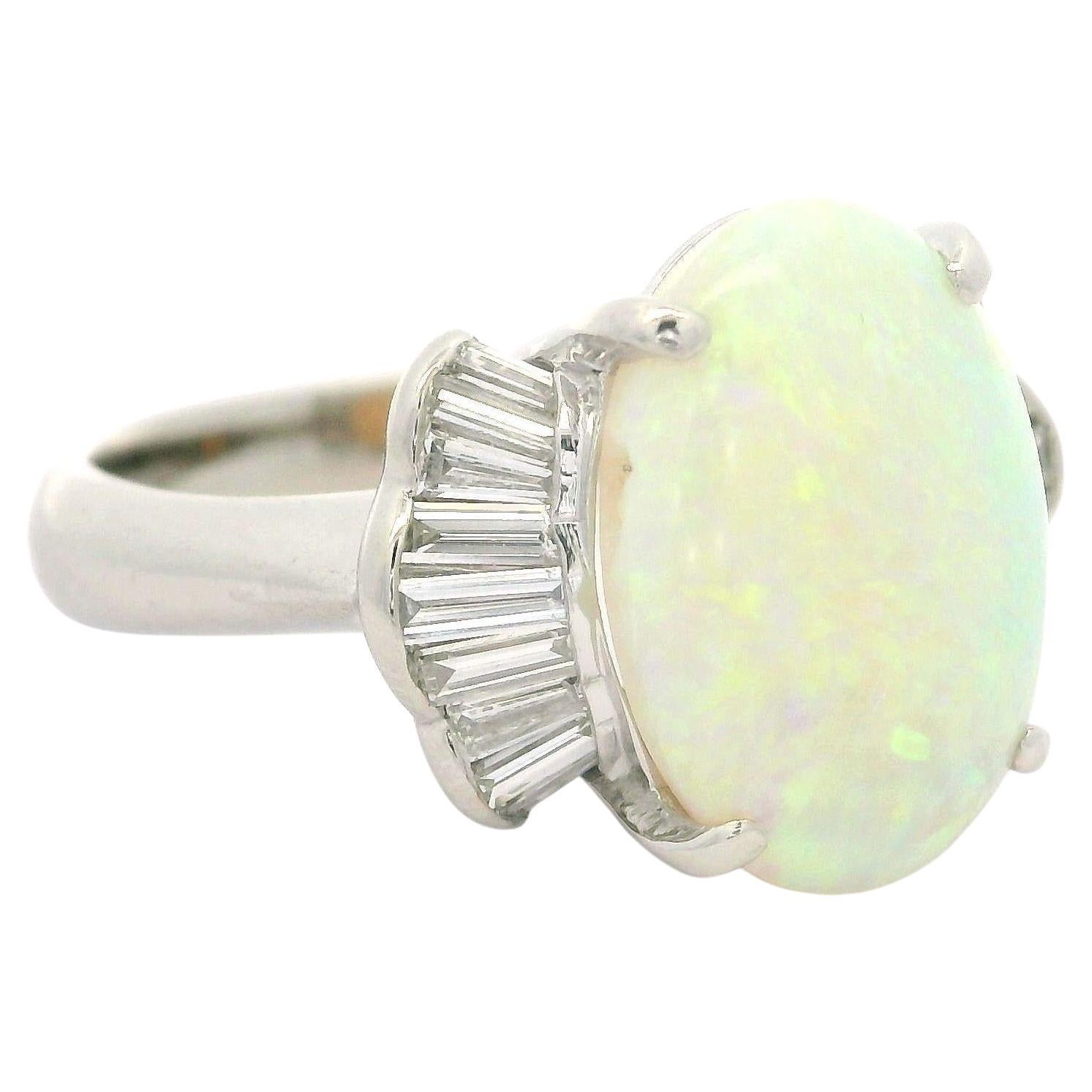 Platin 4,6ctw Oval australischer Opal & Baguette Diamant Wavy Cocktail-Ring