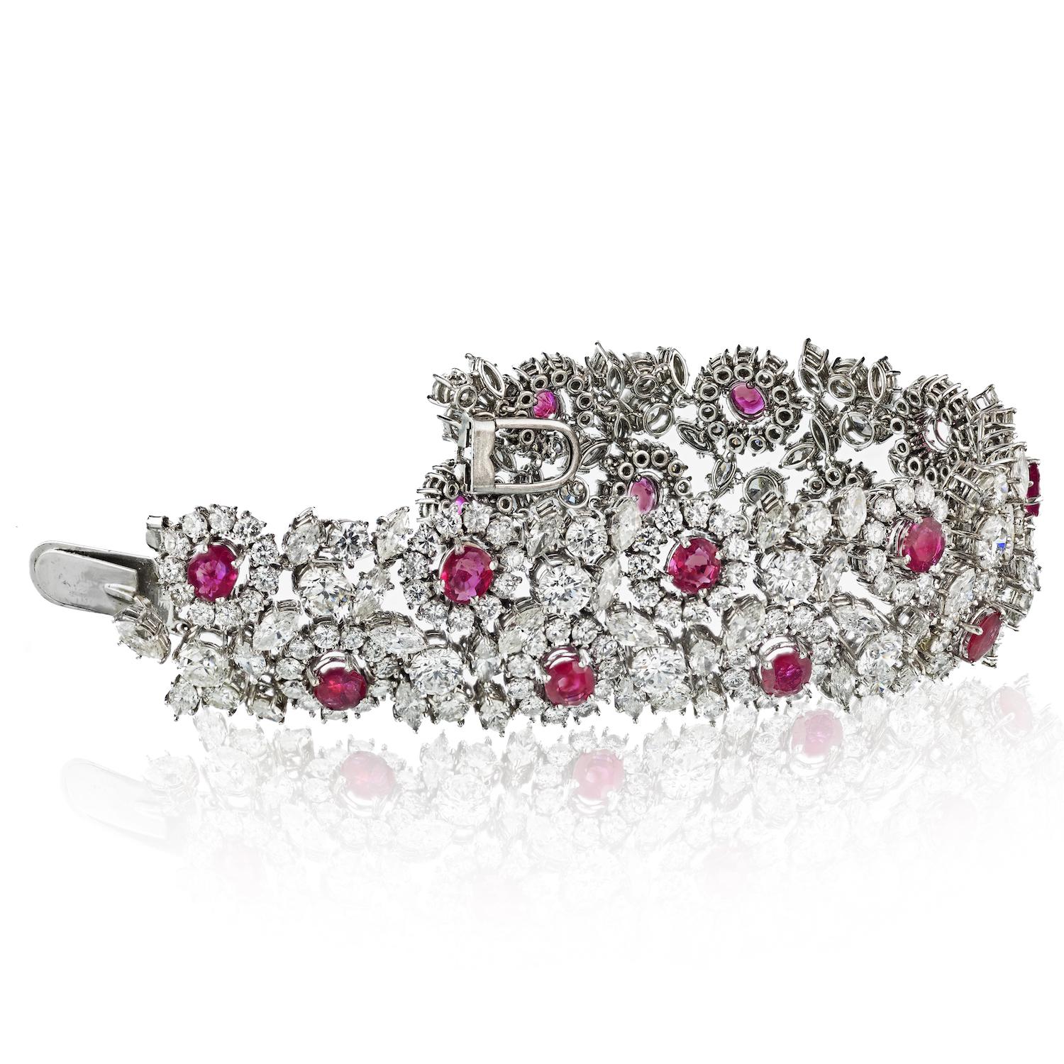 Platin 47 Karat Diamant- und Rubin-Edelsteinarmband mit Blumenmotiv aus Platin (Moderne)