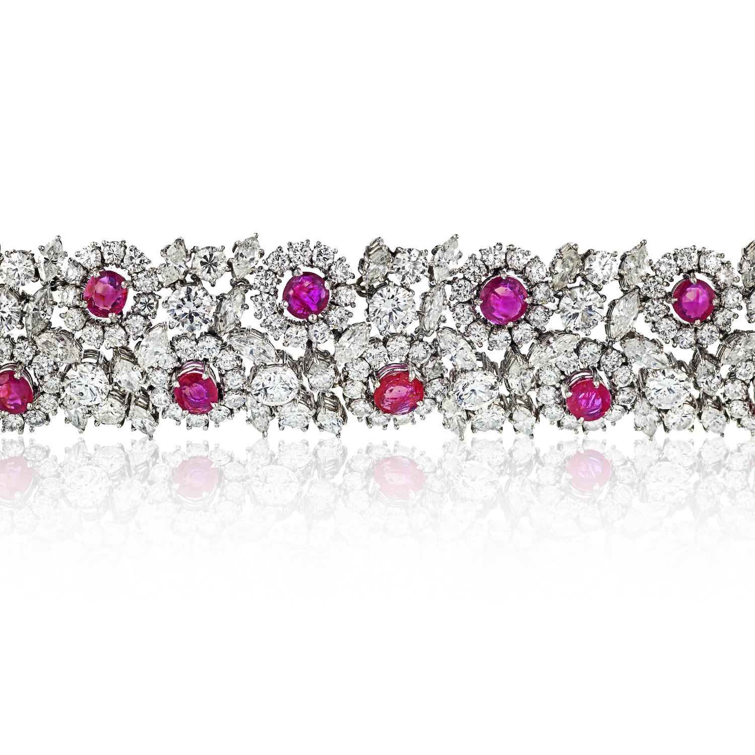 Platin 47 Karat Diamant- und Rubin-Edelsteinarmband mit Blumenmotiv aus Platin im Zustand „Hervorragend“ in New York, NY
