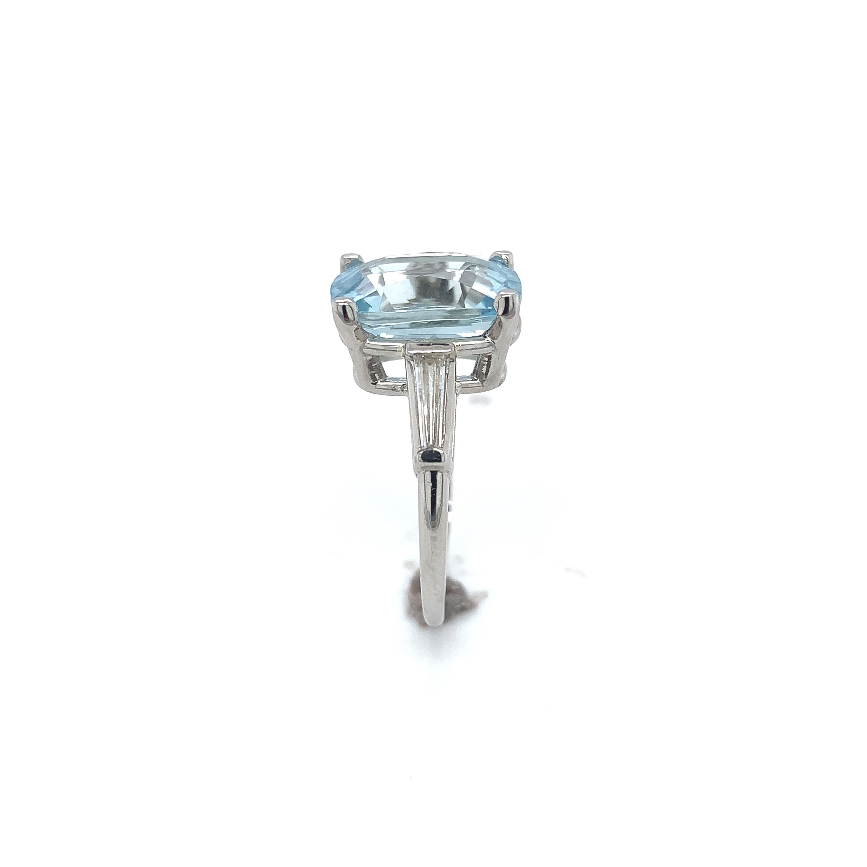 Platinum 4.71 carat Aquamarine and Diamond Ring In Good Condition For Sale In Big Bend, WI