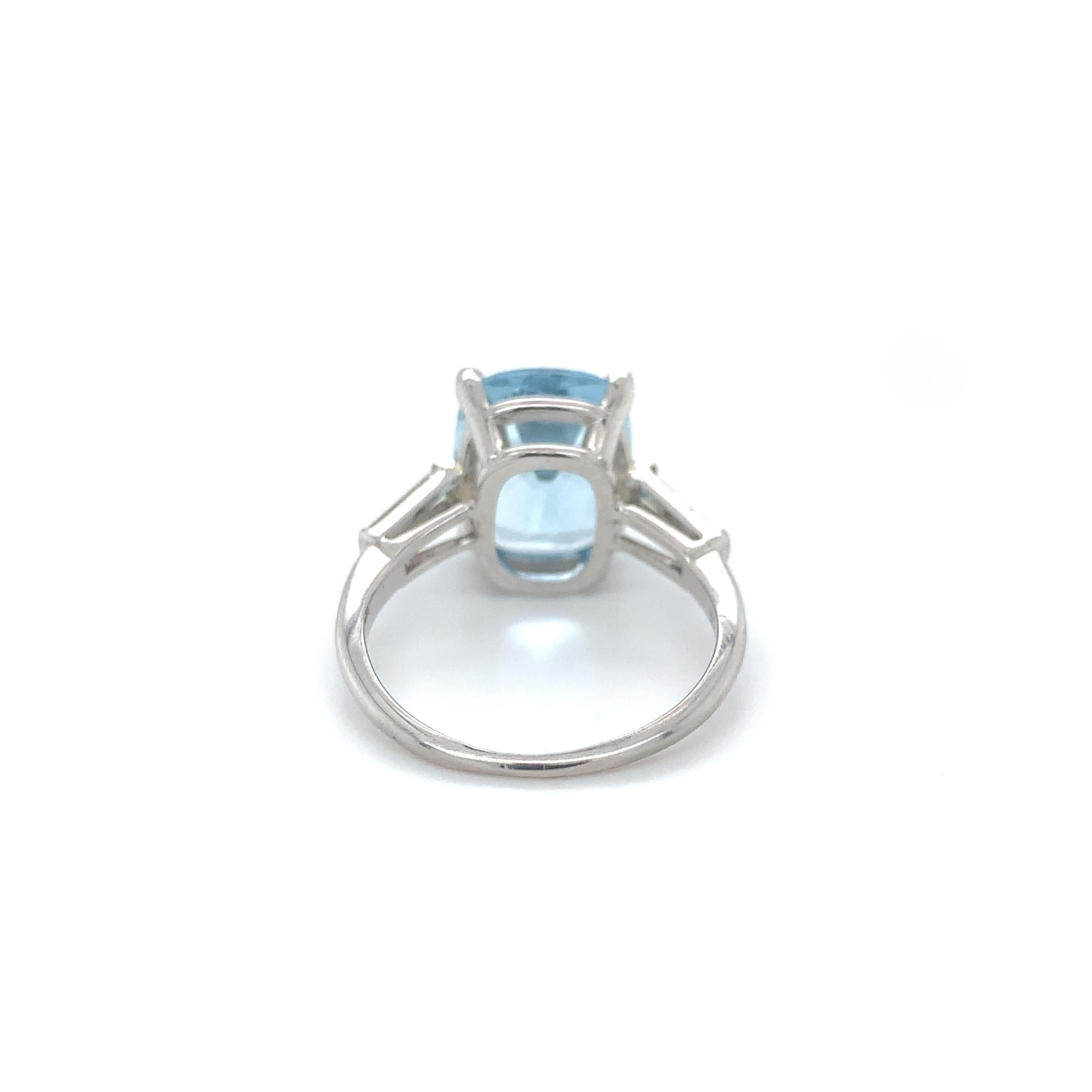 Women's Platinum 4.71 carat Aquamarine and Diamond Ring For Sale