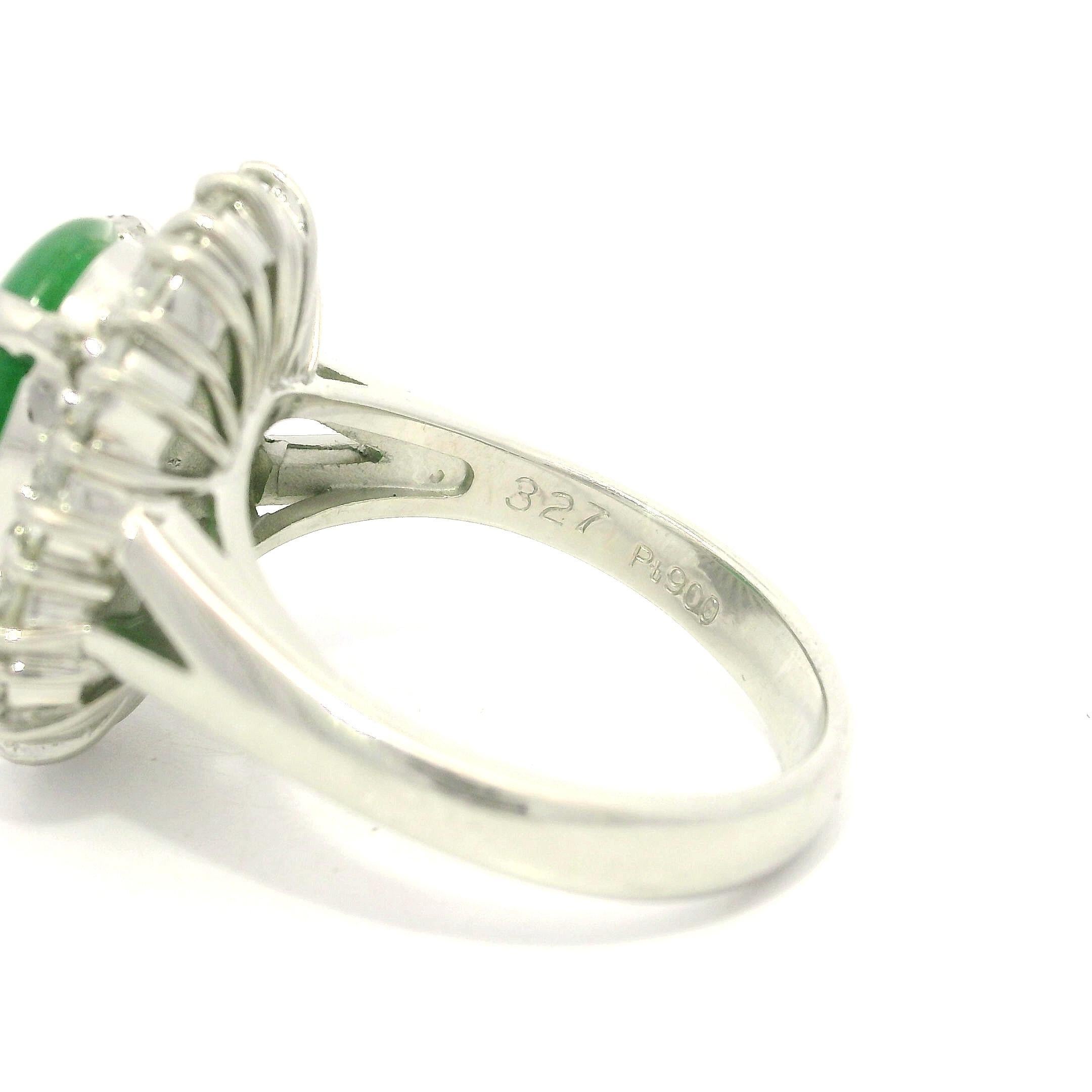Anello cocktail in platino con giada verde ovale da 4,75 carati e diamanti a raggiera in vendita 5