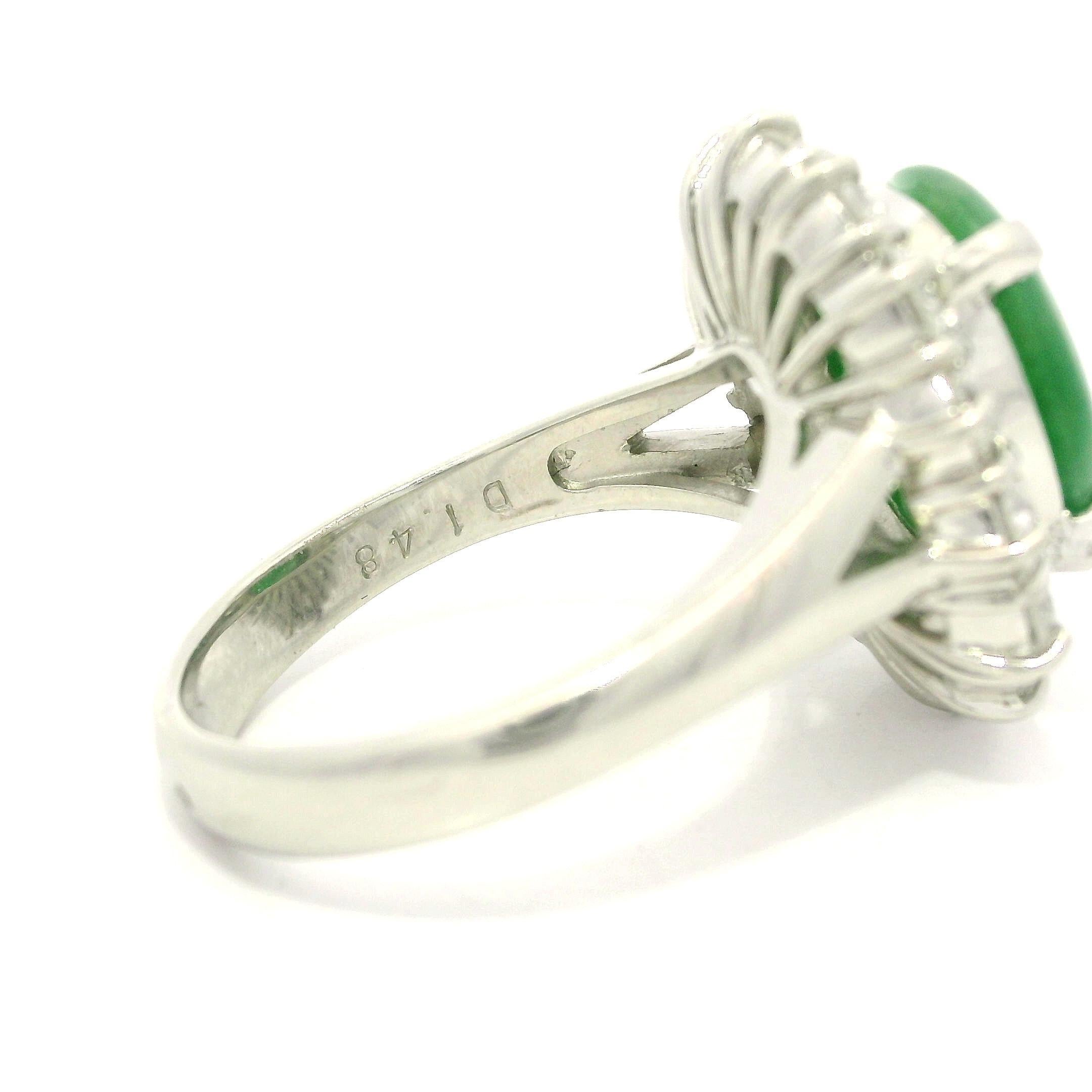 Anello cocktail in platino con giada verde ovale da 4,75 carati e diamanti a raggiera in vendita 6