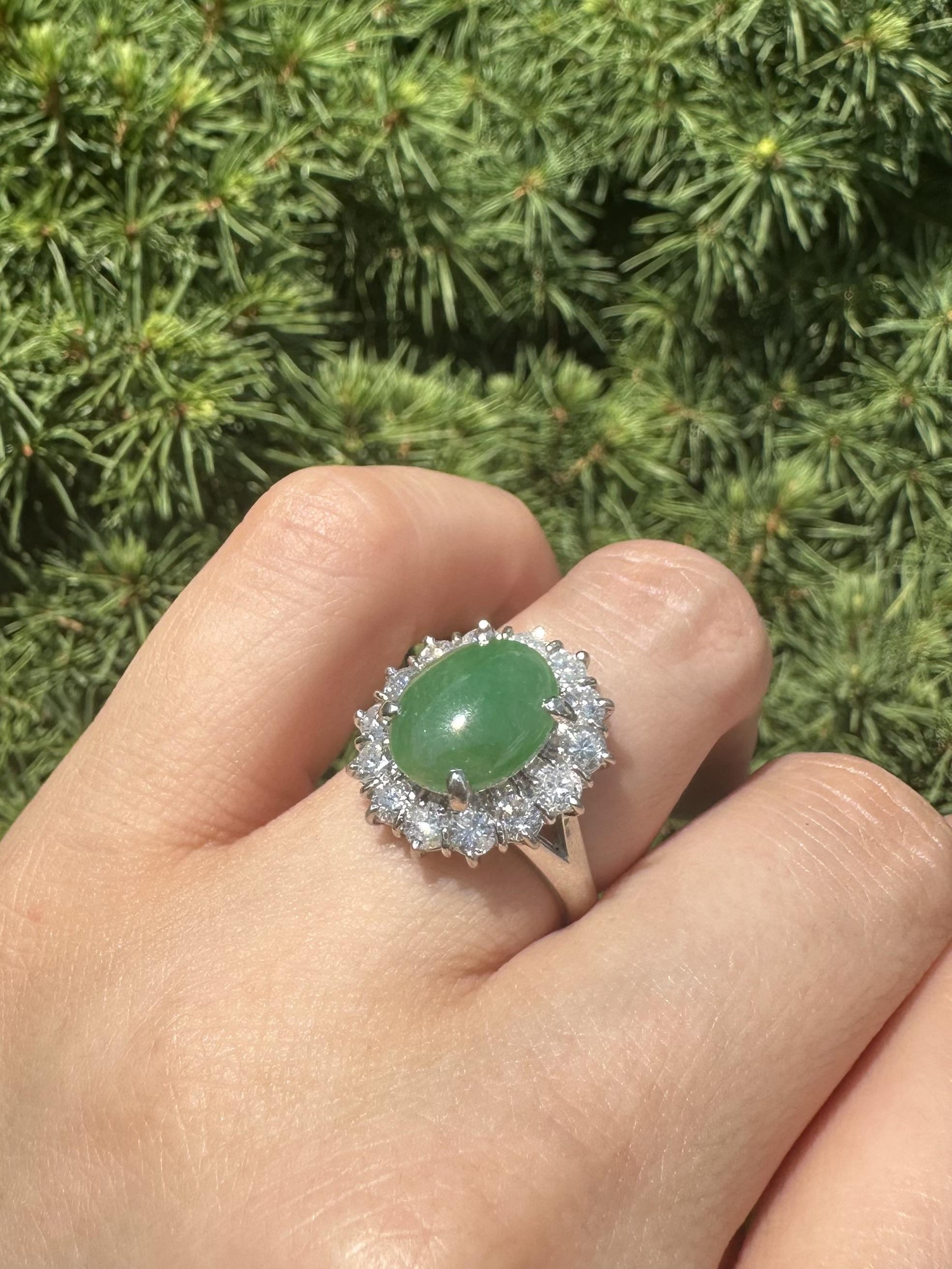 Anello cocktail in platino con giada verde ovale da 4,75 carati e diamanti a raggiera in vendita 12
