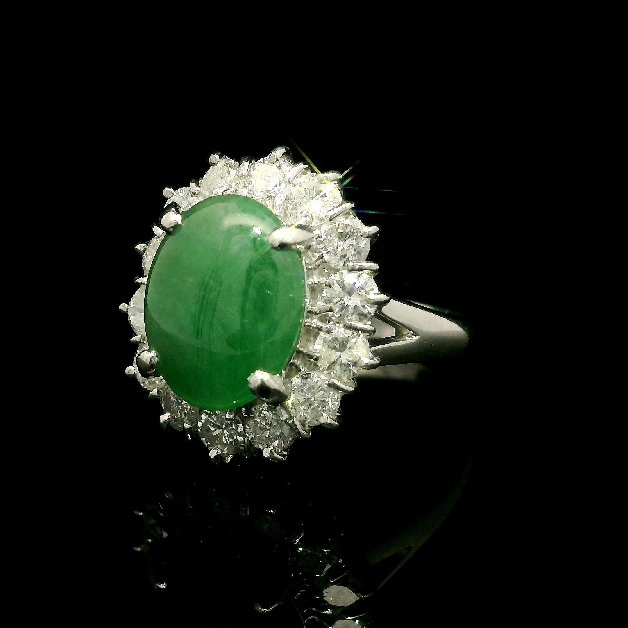 Anello cocktail in platino con giada verde ovale da 4,75 carati e diamanti a raggiera In condizioni ottime in vendita a Montclair, NJ