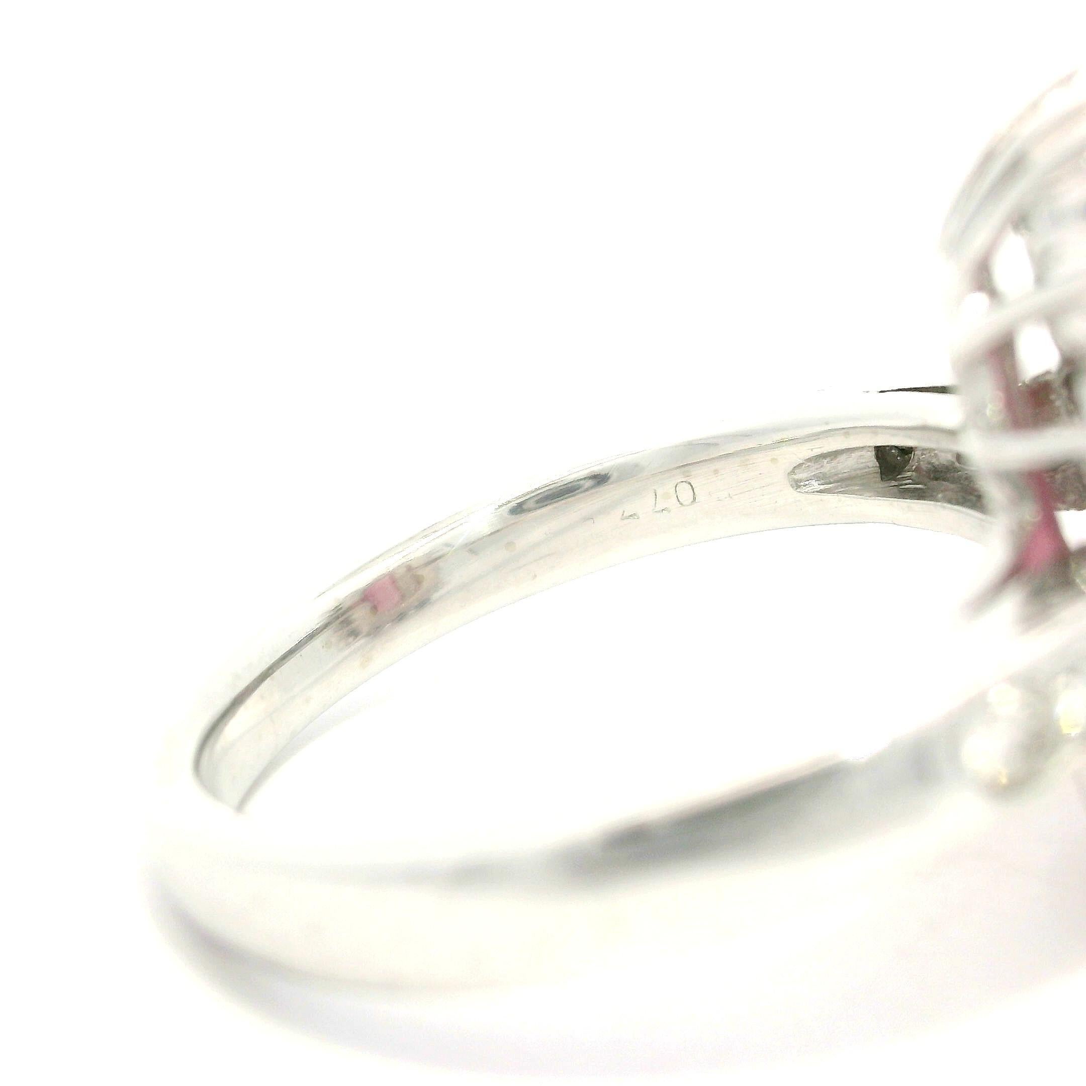 Anillo de Platino con Halo de Turmalina y Diamantes de Corte Esmeralda Largo de 4,77 ctw en venta 6