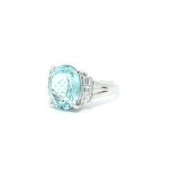 Anello classico in platino con acquamarina ovale e diamanti taglio Step da 4,84 ct.