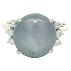 Platin 4,85ctw Cabochon Vivid Star Sapphire & Diamant Seiten Ring