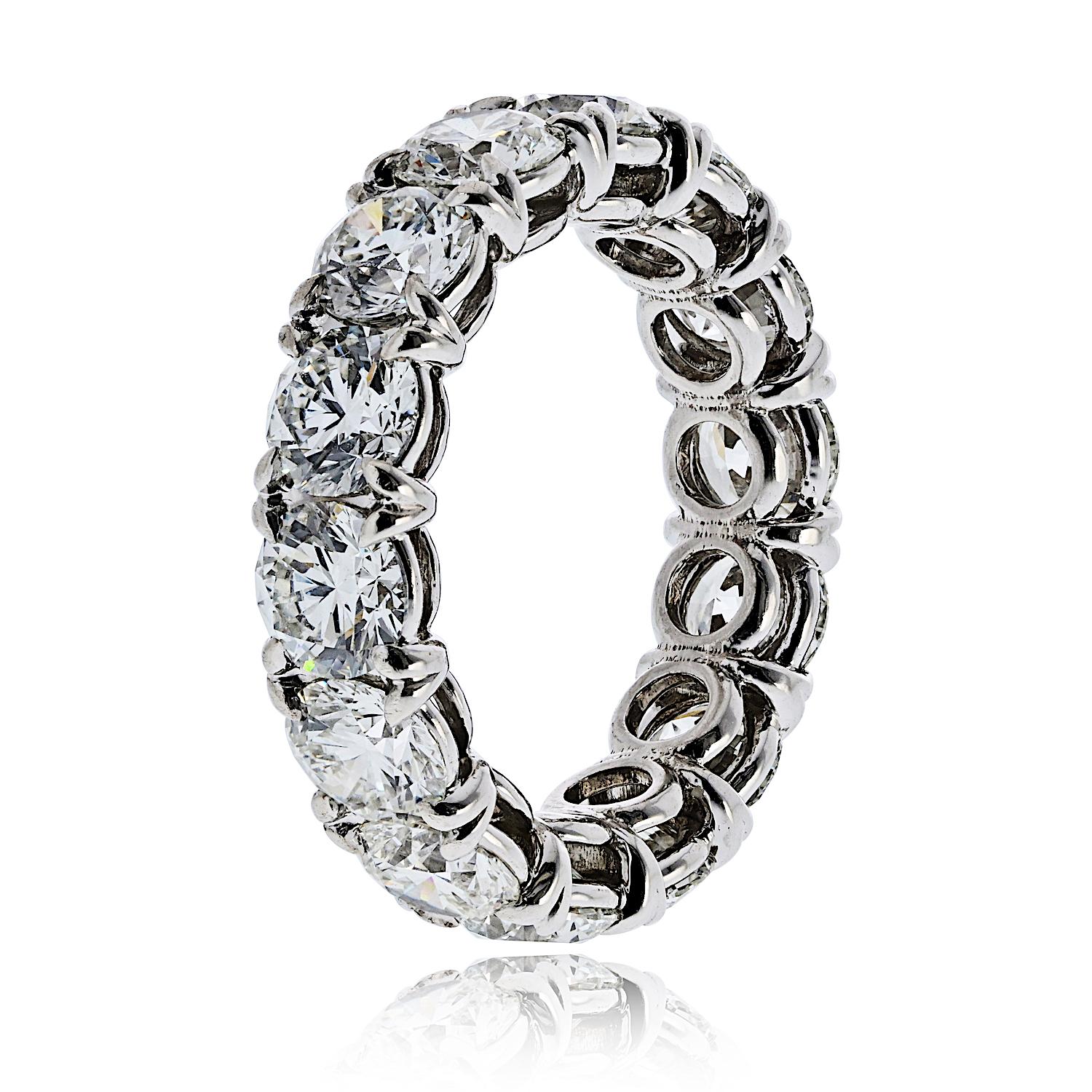Moderno Fascia per l'eternità in platino con diamante taglio rotondo da 4,86 carati in vendita