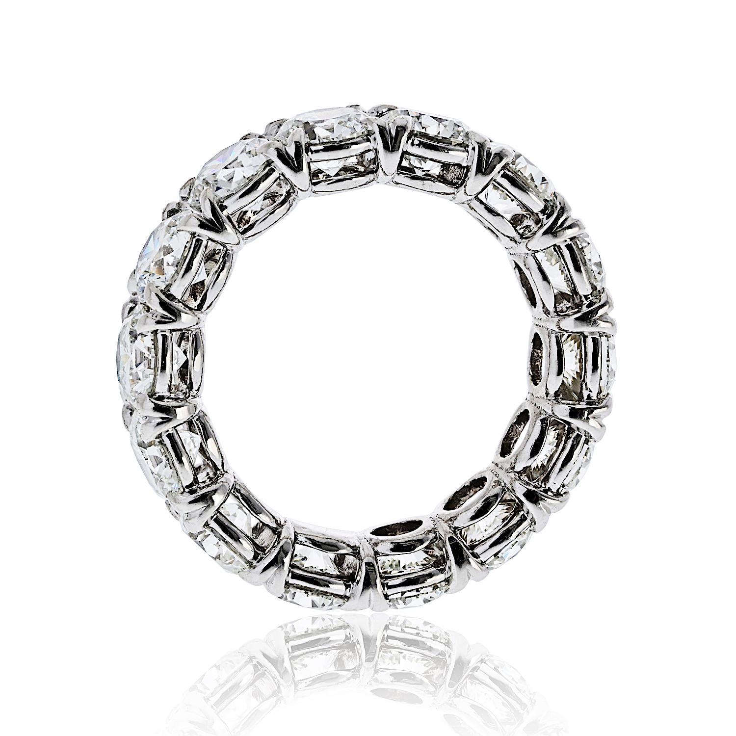 Taglio rotondo Fascia per l'eternità in platino con diamante taglio rotondo da 4,86 carati in vendita