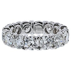 Fascia per l
eternità in platino con diamante taglio rotondo da 4,86 carati