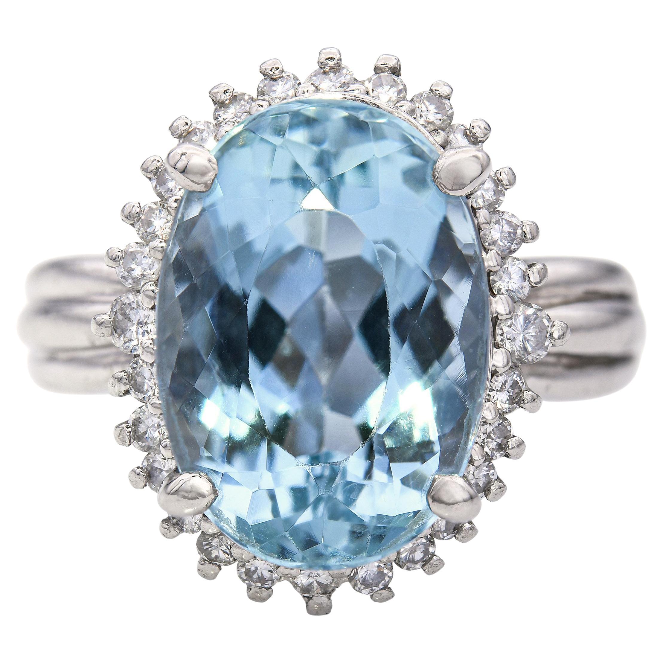 Anello aureola in platino con acquamarina e diamanti da 4,90 carati in vendita