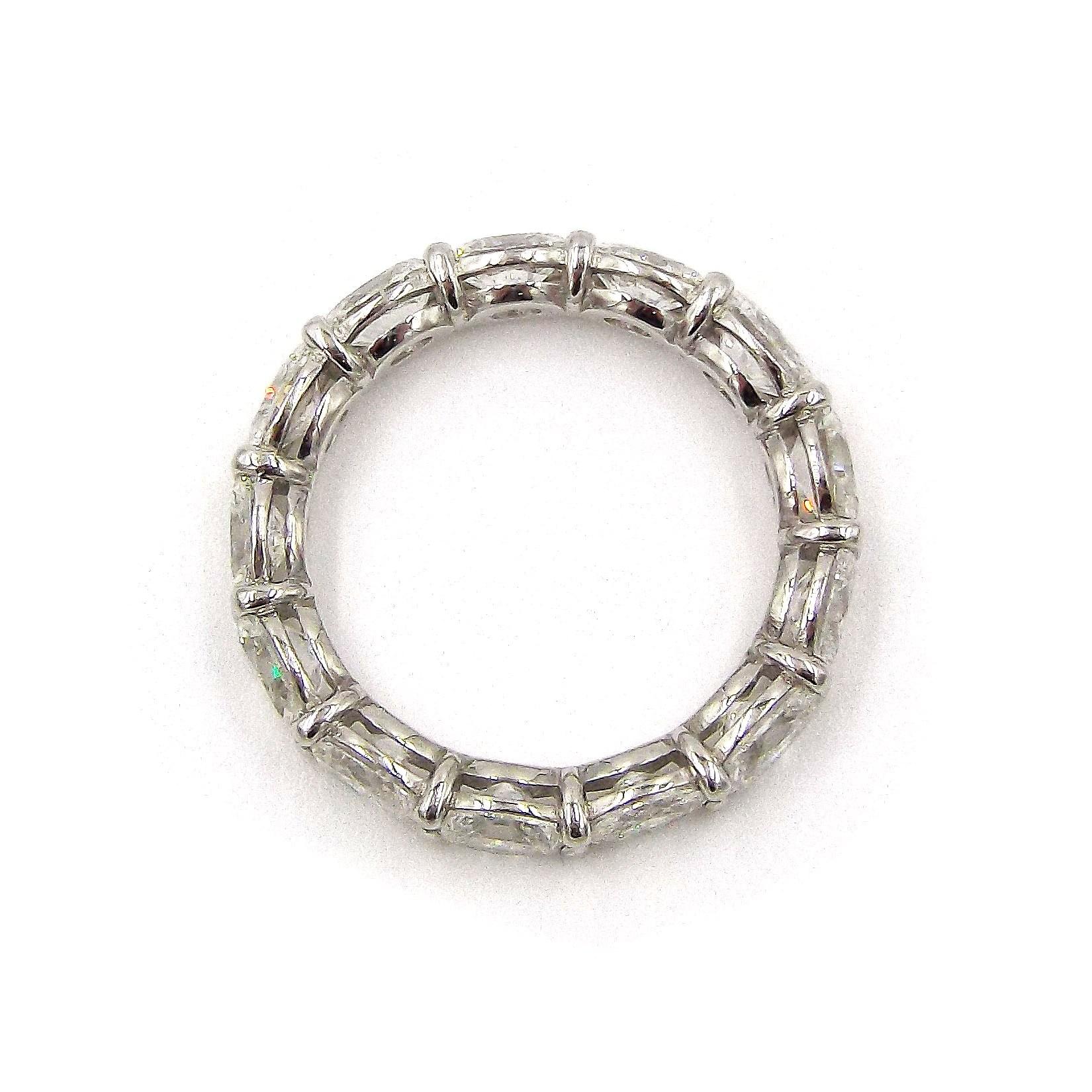 Platin 4ct Diamant F-G Farbe VS-VVS Reinheit Eternity-Ehering Größe 6,5 (Ovalschliff) im Angebot