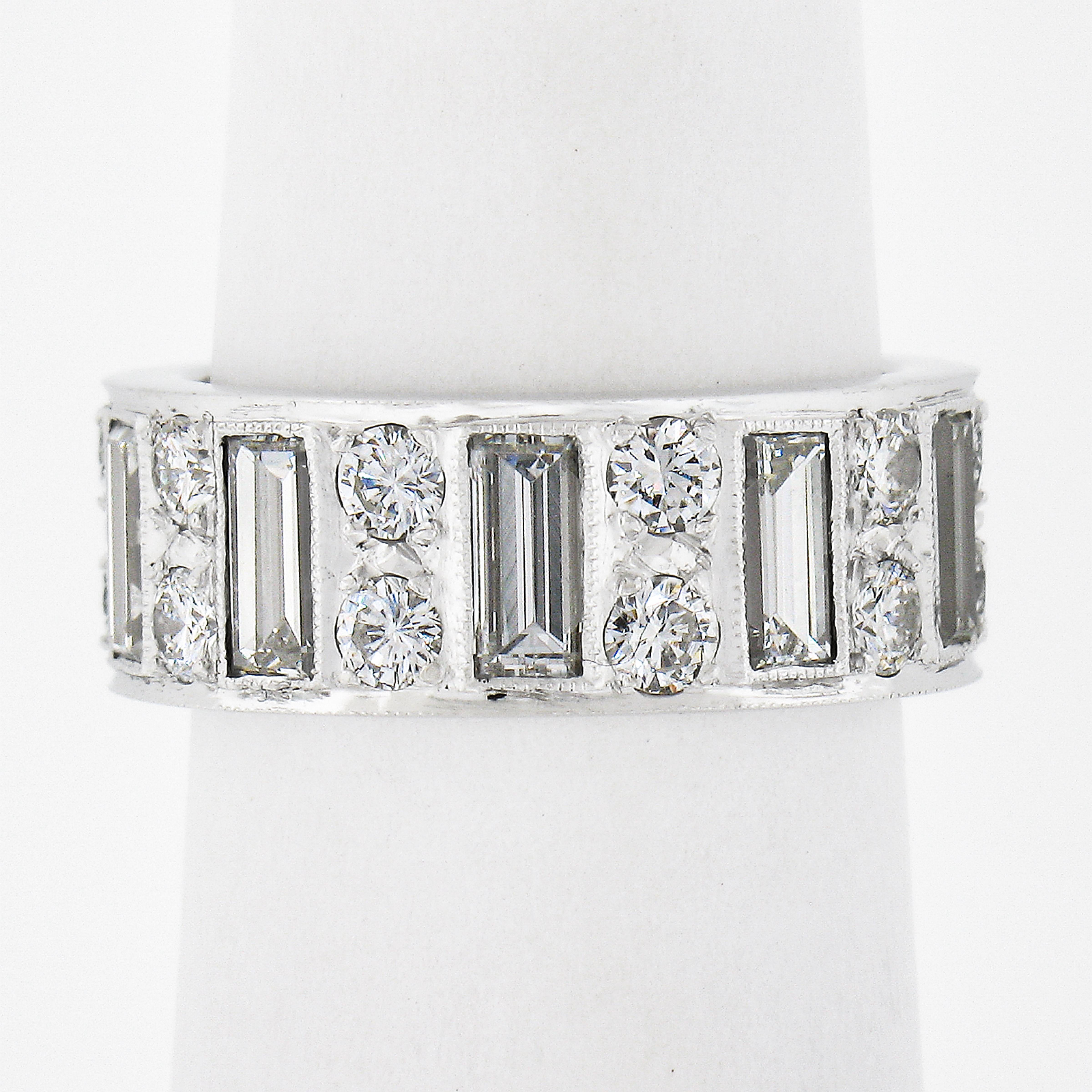 Bague d'éternité en platine avec diamants taille baguette et ronde de 4 carats de haute qualité Pour femmes en vente