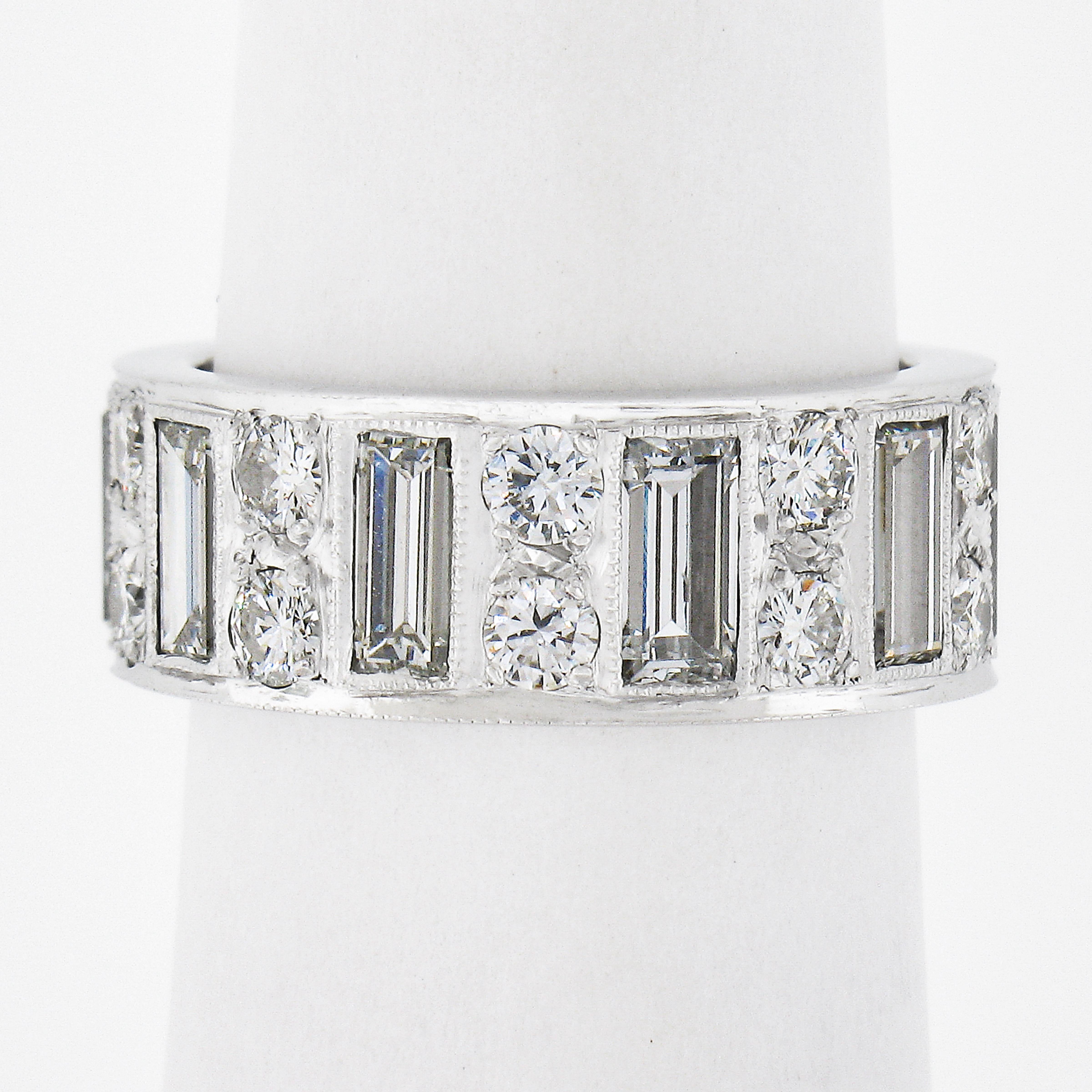 Bague d'éternité en platine avec diamants taille baguette et ronde de 4 carats de haute qualité en vente 3