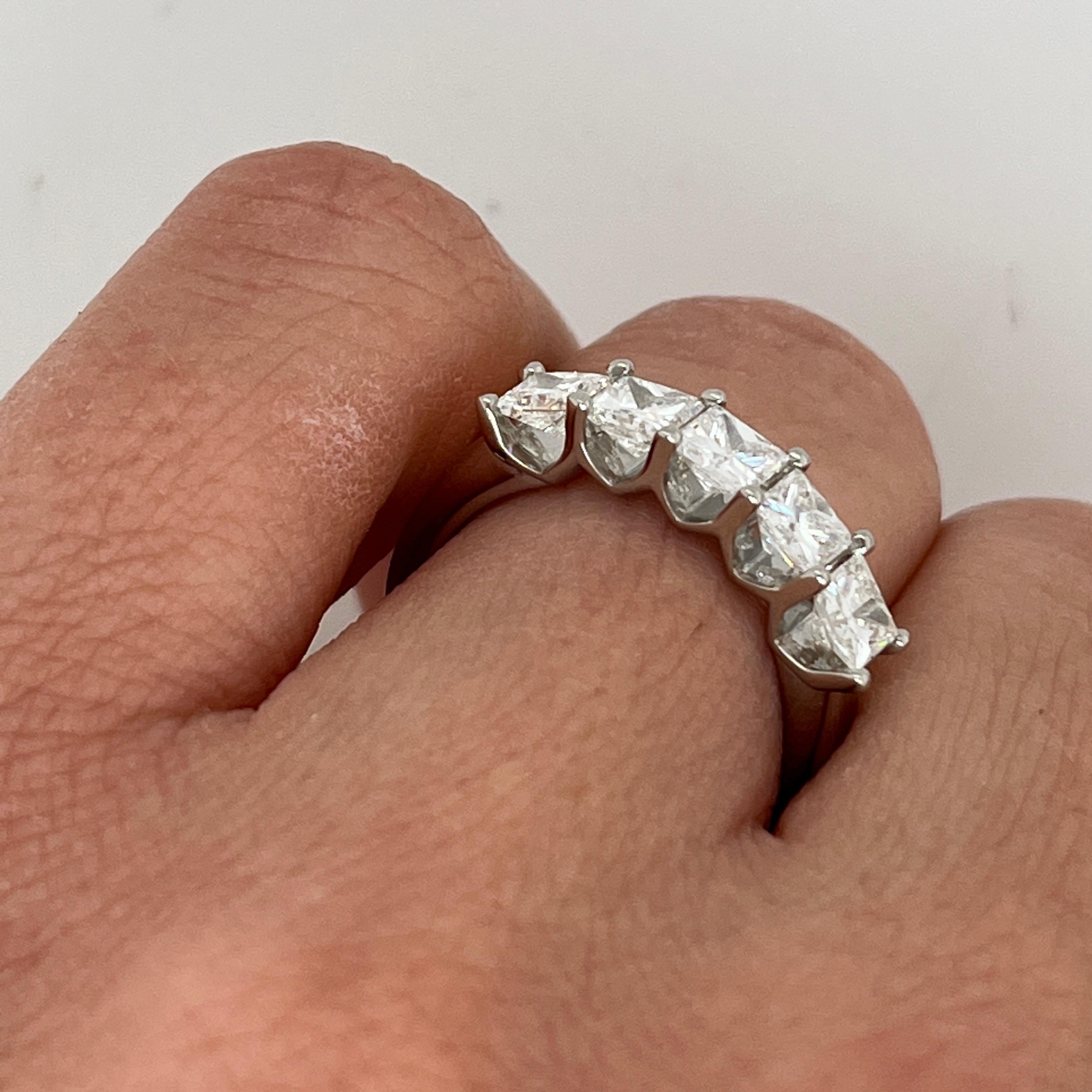 Donna Platinum 5-Stone Diamond Ring, Set With 1.45ct Natural Diamonds in vendita