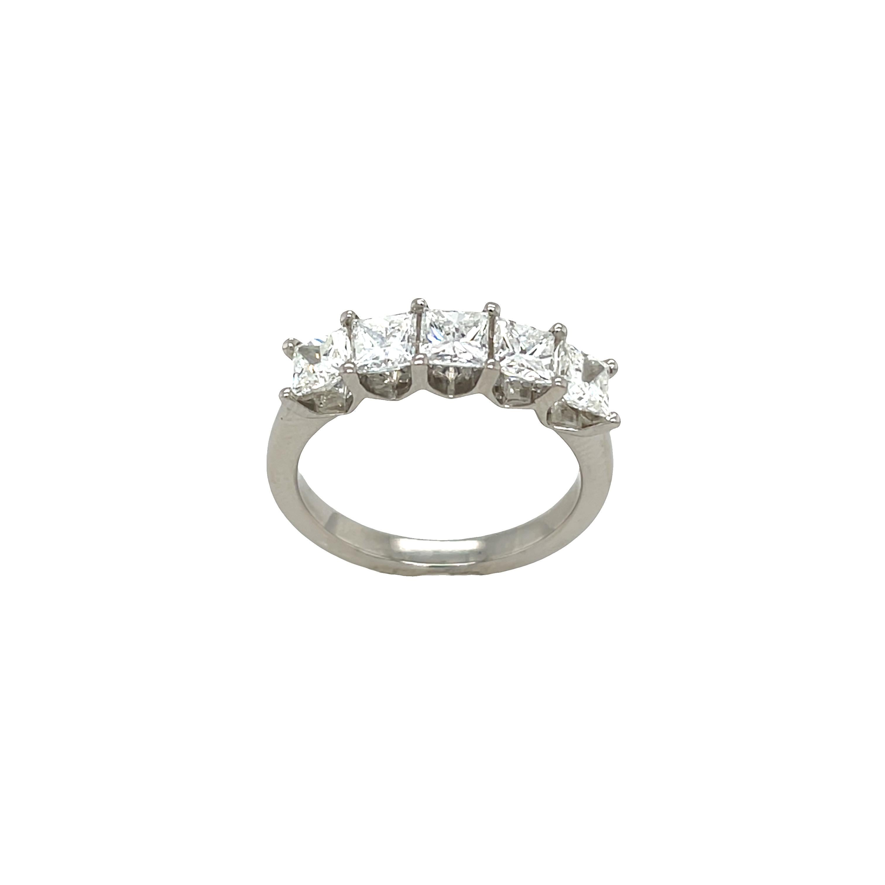 Platinum 5-Stone Diamond Ring, Set With 1.45ct Natural Diamonds in vendita 3