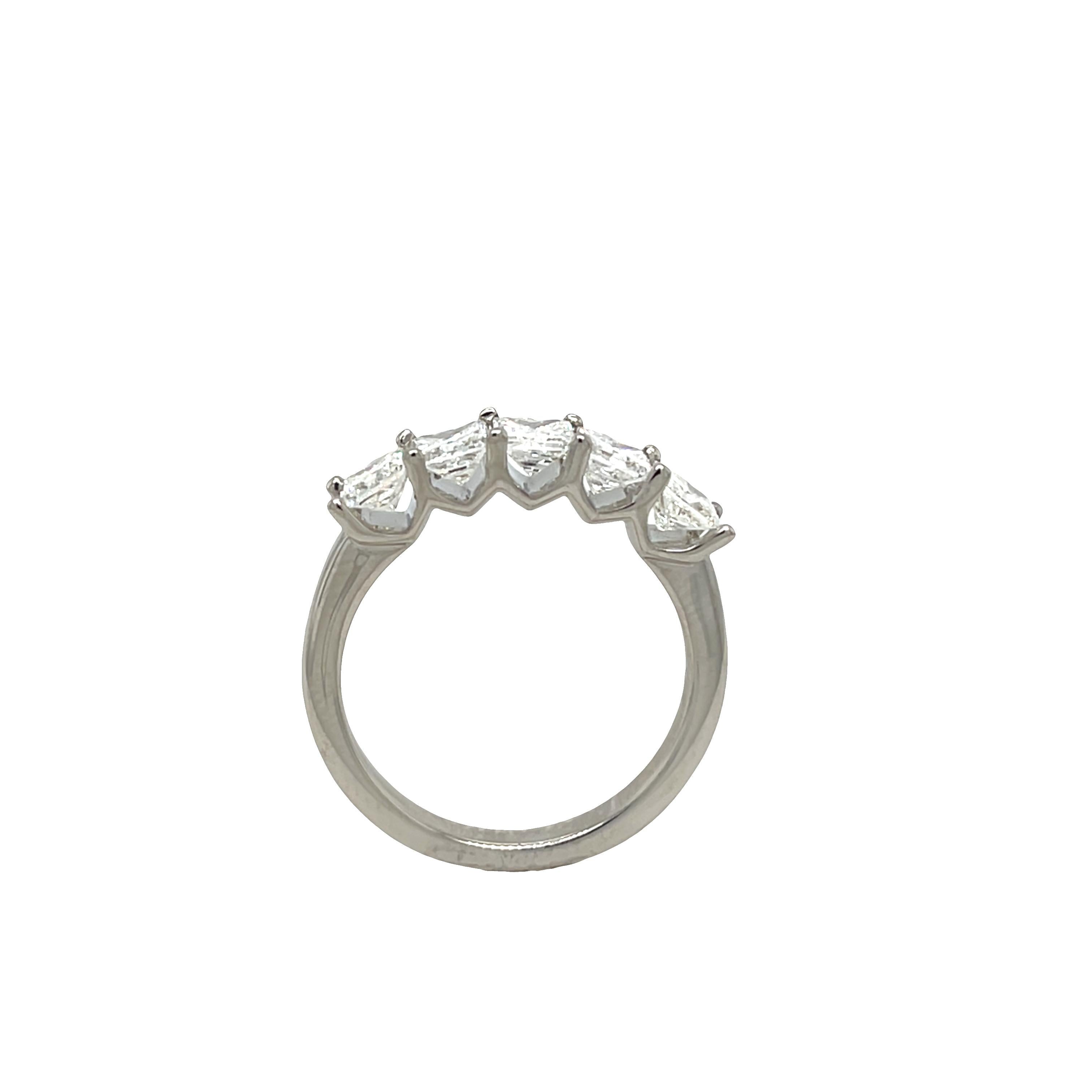 Platinum 5-Stone Diamond Ring, Set With 1.45ct Natural Diamonds in vendita 4