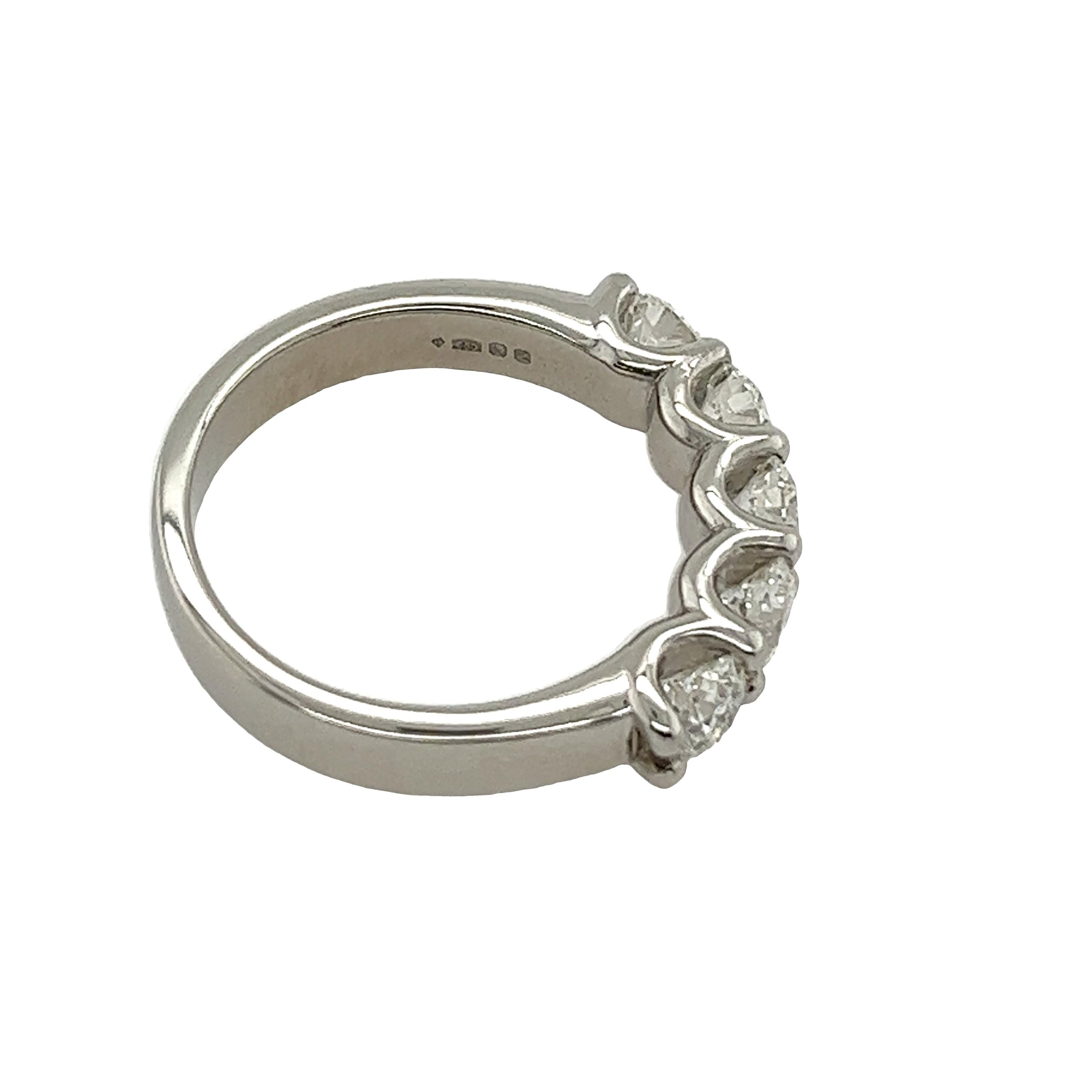 Platin 5-Stein-Diamantring, gefasst mit 1,50 Karat GIA runden Diamanten im Brillantschliff Damen