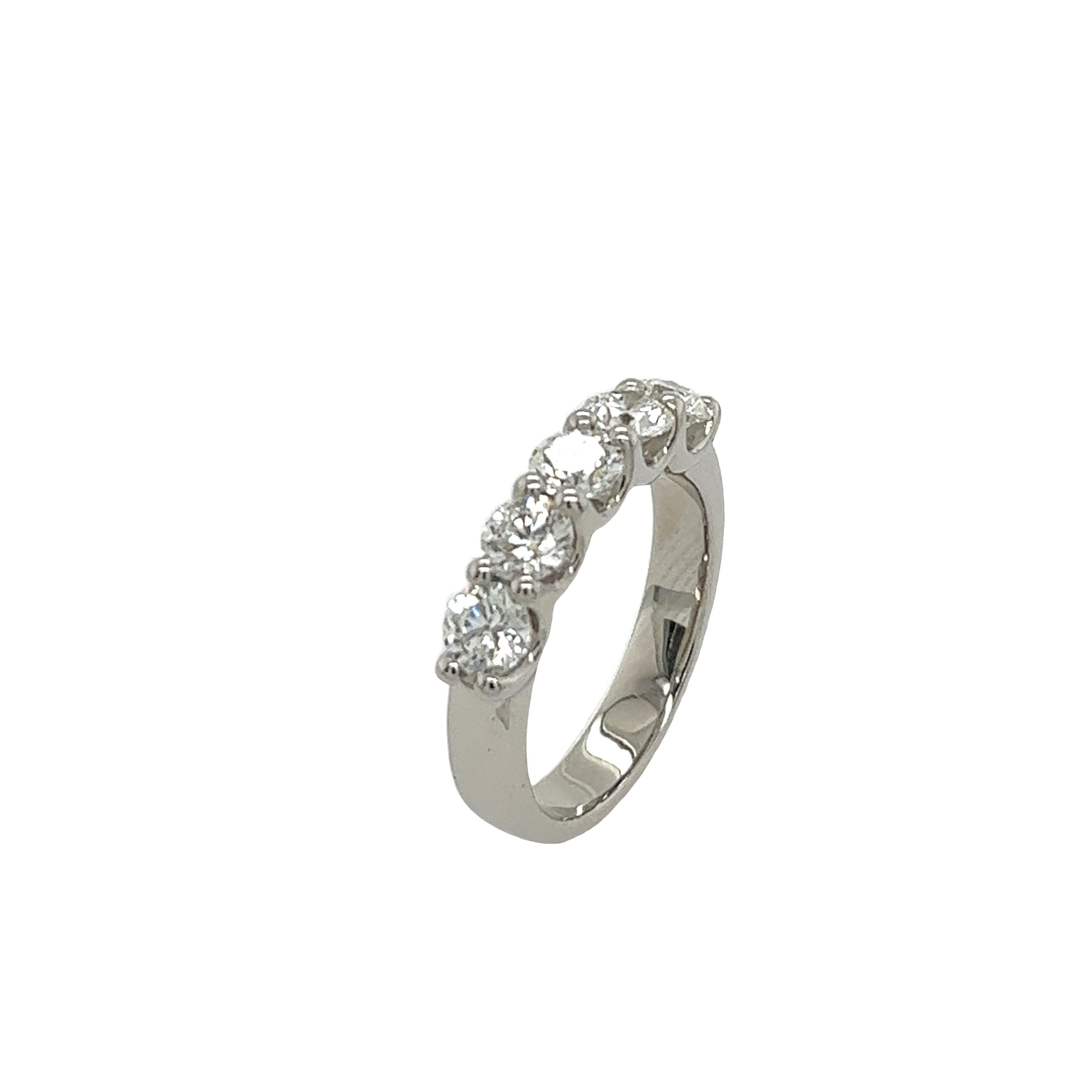 Platin 5-Stein-Diamantring, gefasst mit 1,50 Karat GIA runden Diamanten im Brillantschliff 2