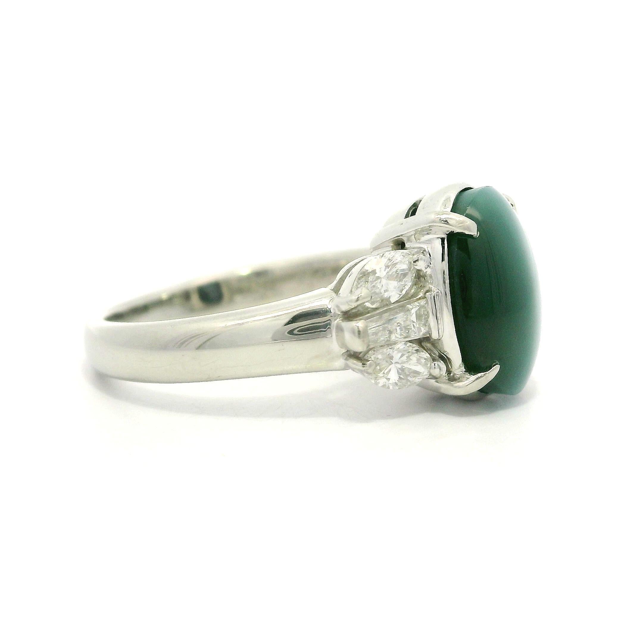 --Piedra(s):--
(1) Ojo de gato auténtico natural - talla cabujón oval - engastado - color verde grisáceo único - muy bonito - 10,5x7,3 mm - 4,55 ct (exacto - estampado)
Diamantes auténticos naturales - 4 talla marquesa y 2 baguette - engastados en