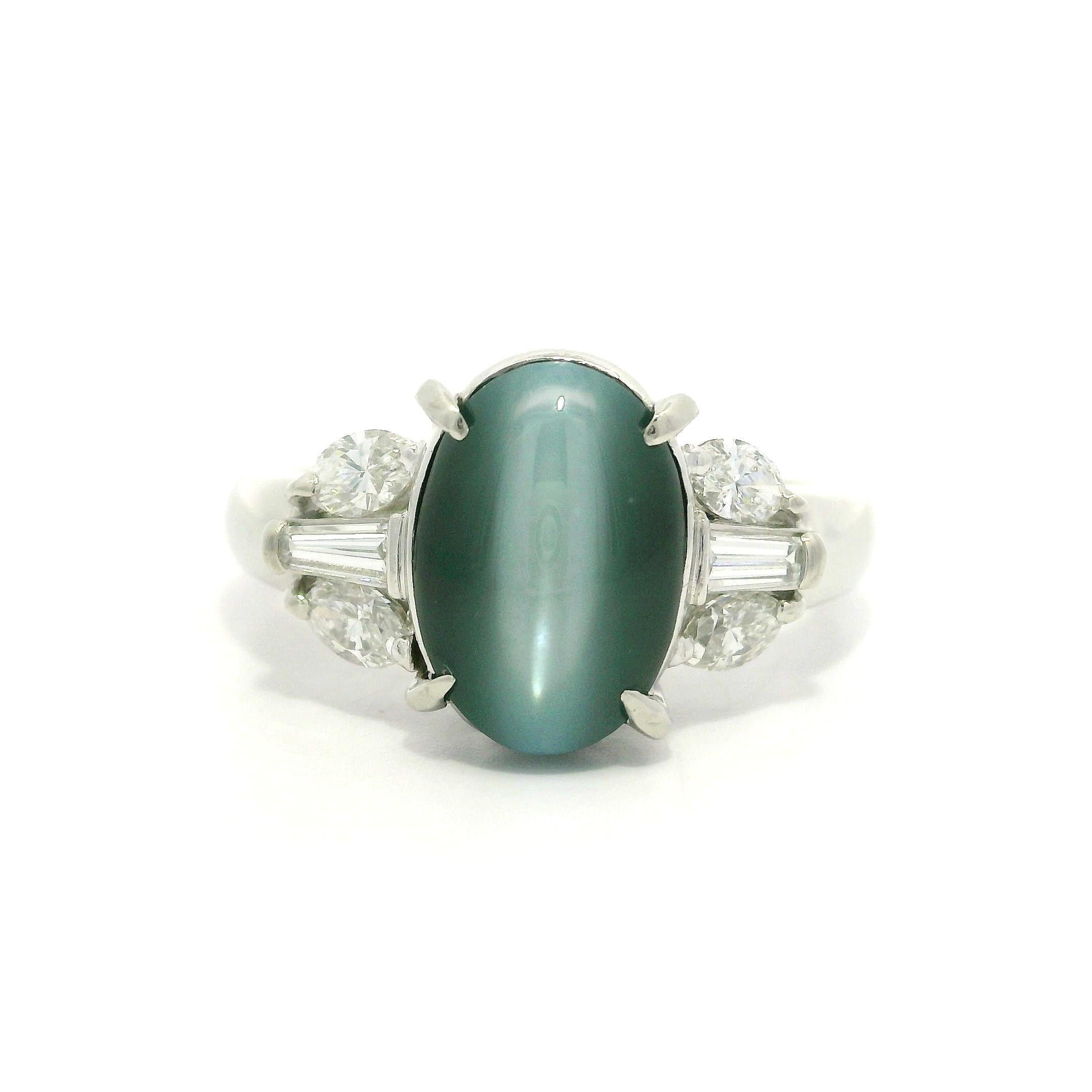 Anillo de cóctel con diamantes de ojo de gato verde grisáceo ovalados únicos de 5,1 ctw en platino en venta