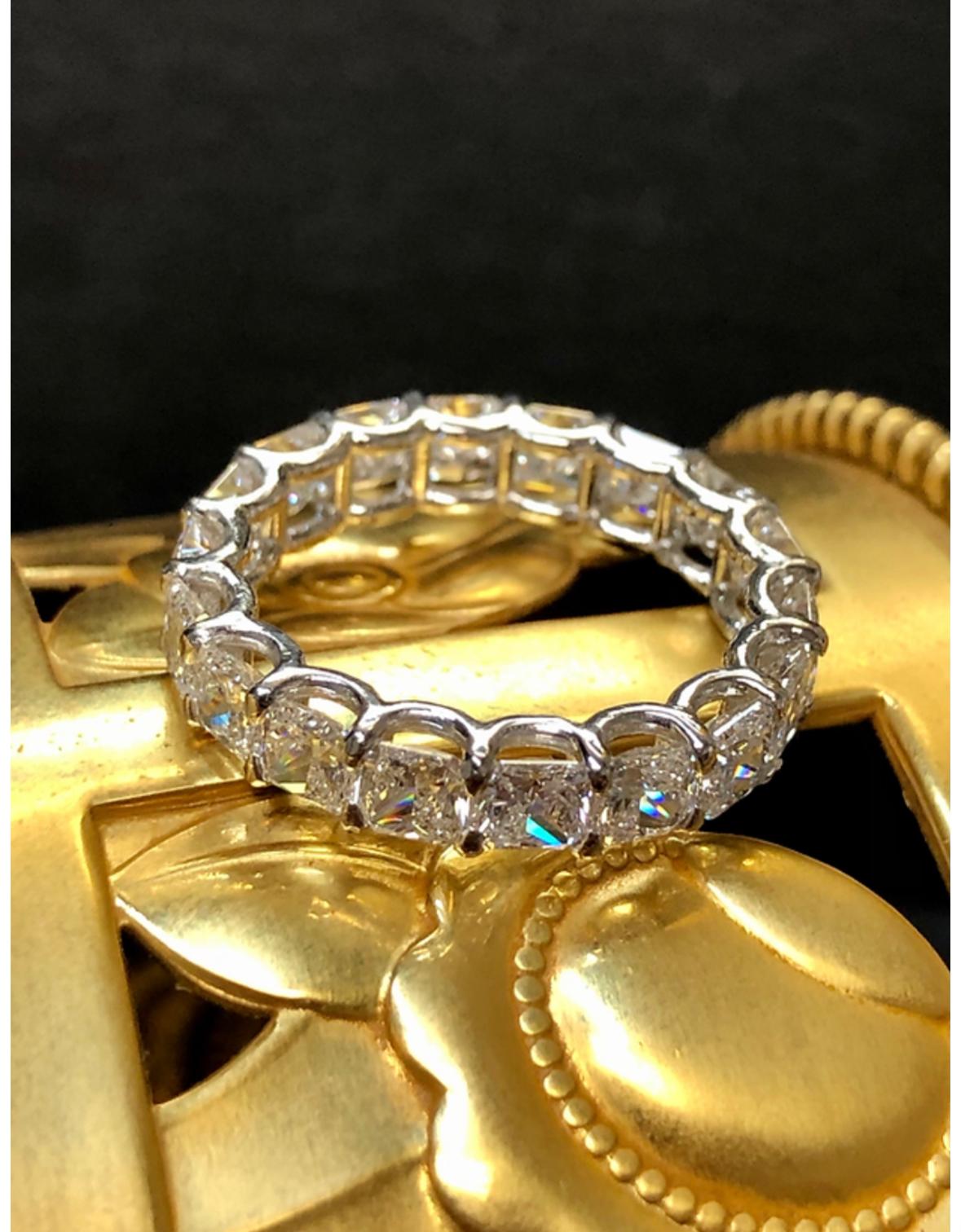 Taille radiant Bague d'éternité en platine avec diamant radiant de 5,40 carats Sz 6,75 G Vs1 en vente