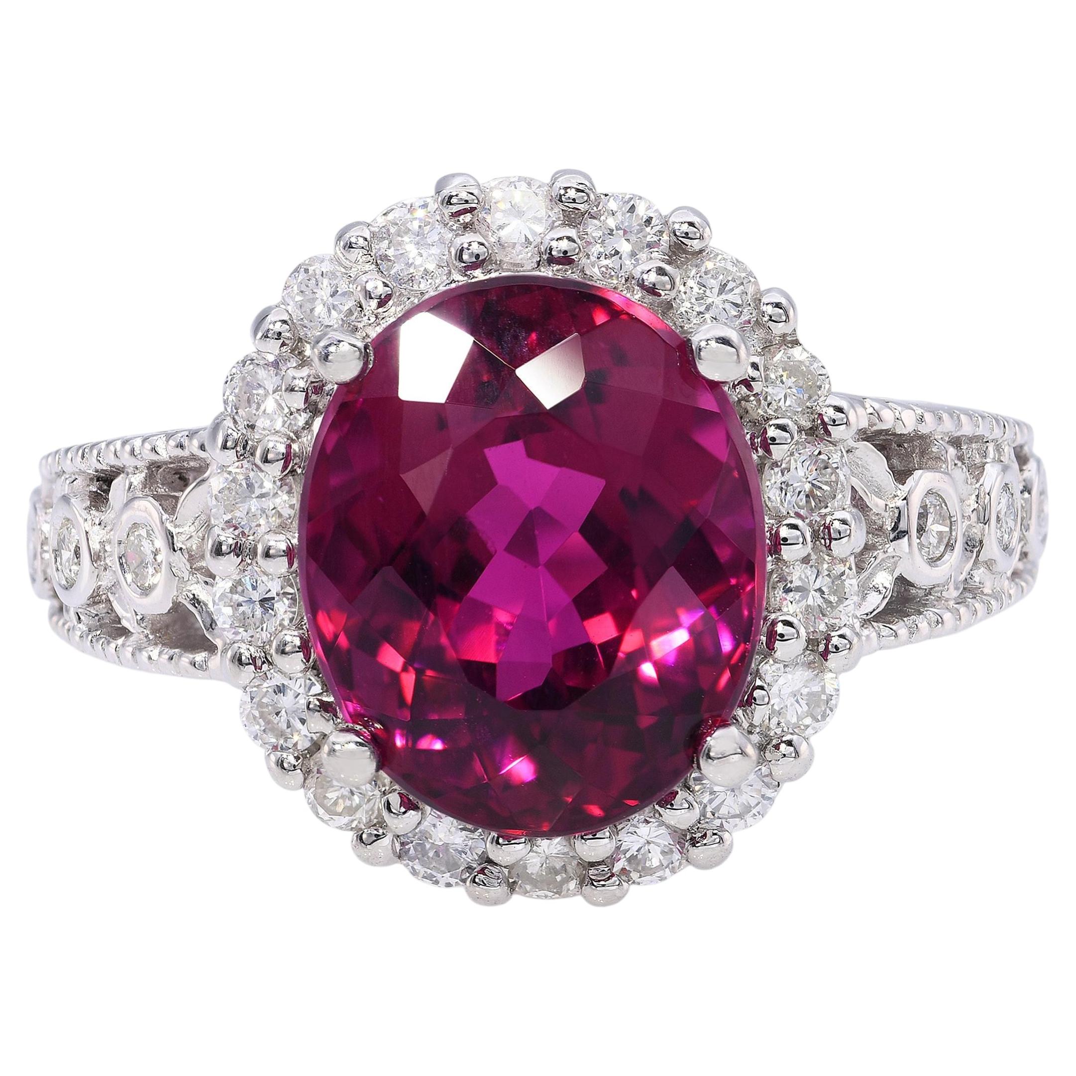 Platin 5,45ct Rubellit & .67ctw Diamant Halo Ring