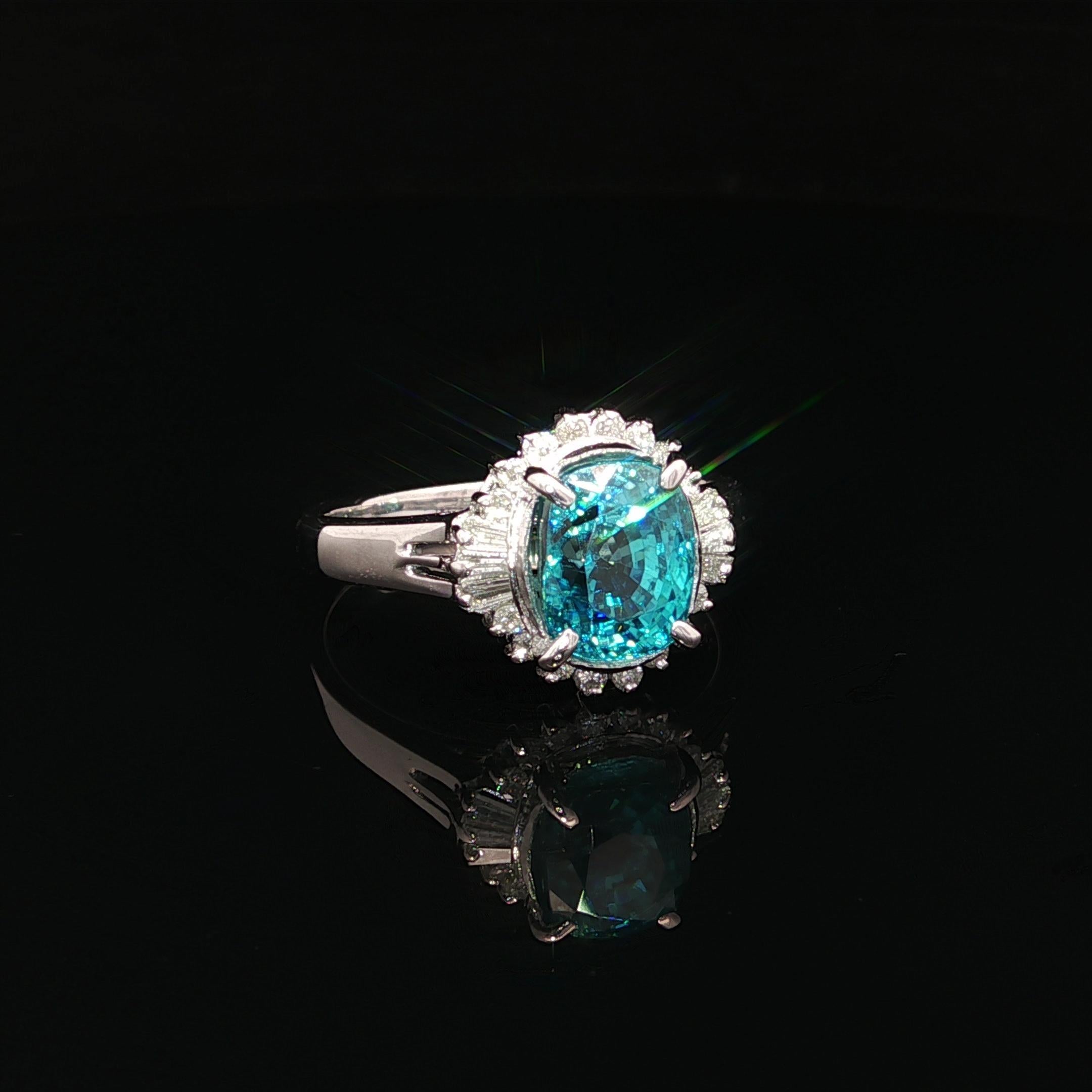 Anello in platino con zircone blu a cuscino e diamante da 5,46 ct. in vendita 7