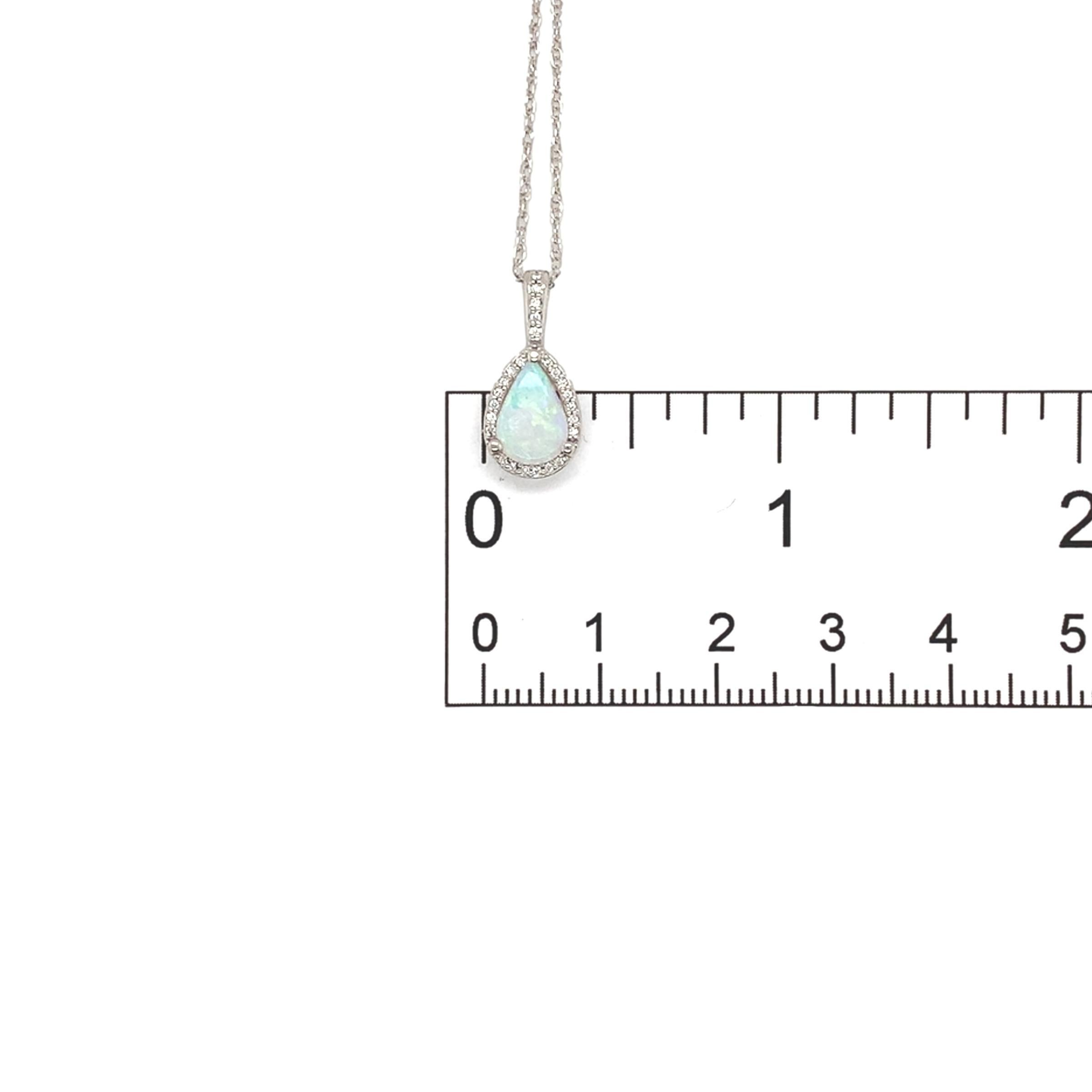 Ciondolo aureola in platino con opale australiano e diamante da 0,54 carati e catena in platino da 18