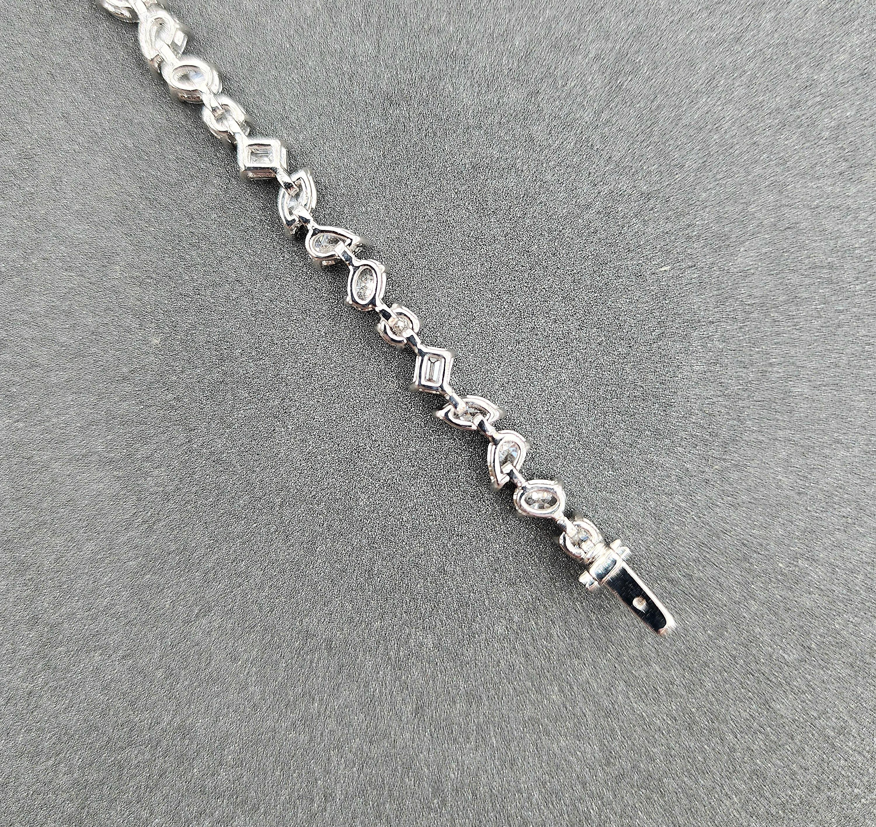 Femenino o masculino Pulsera de platino con diamantes talla mixta de 5,65 quilates en venta