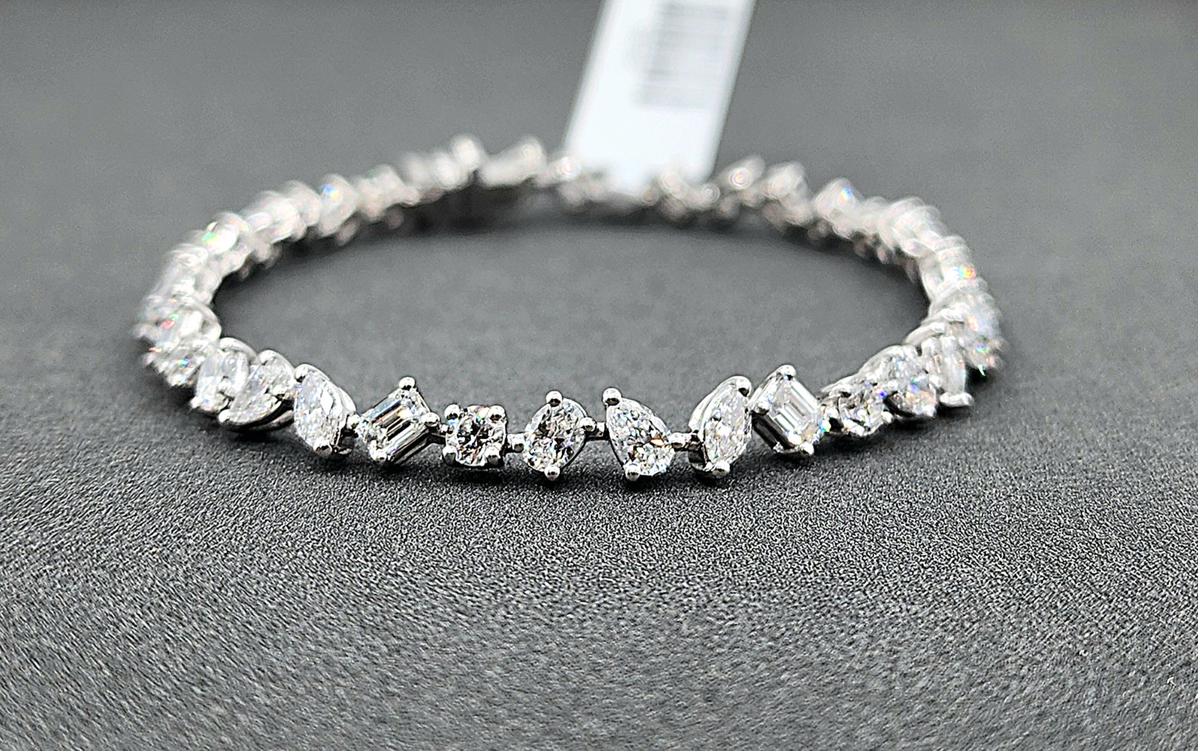 Pulsera de platino con diamantes talla mixta de 5,65 quilates en venta
