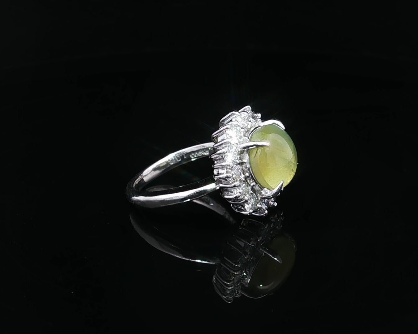Anello in platino con occhio di gatto cabochon rotondo con diamante a raggiera da 5,71 ct. In condizioni ottime in vendita a Montclair, NJ