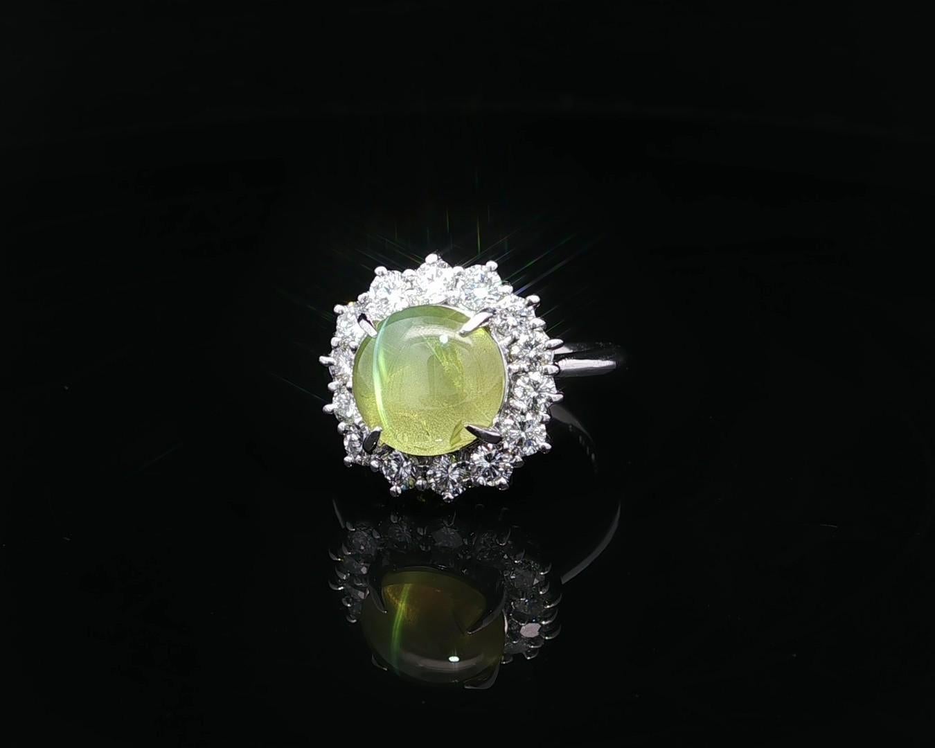 Donna Anello in platino con occhio di gatto cabochon rotondo con diamante a raggiera da 5,71 ct. in vendita