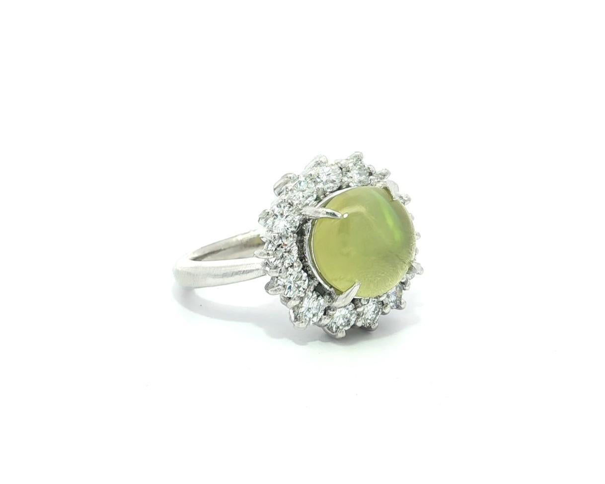 Anello in platino con occhio di gatto cabochon rotondo con diamante a raggiera da 5,71 ct. in vendita 2