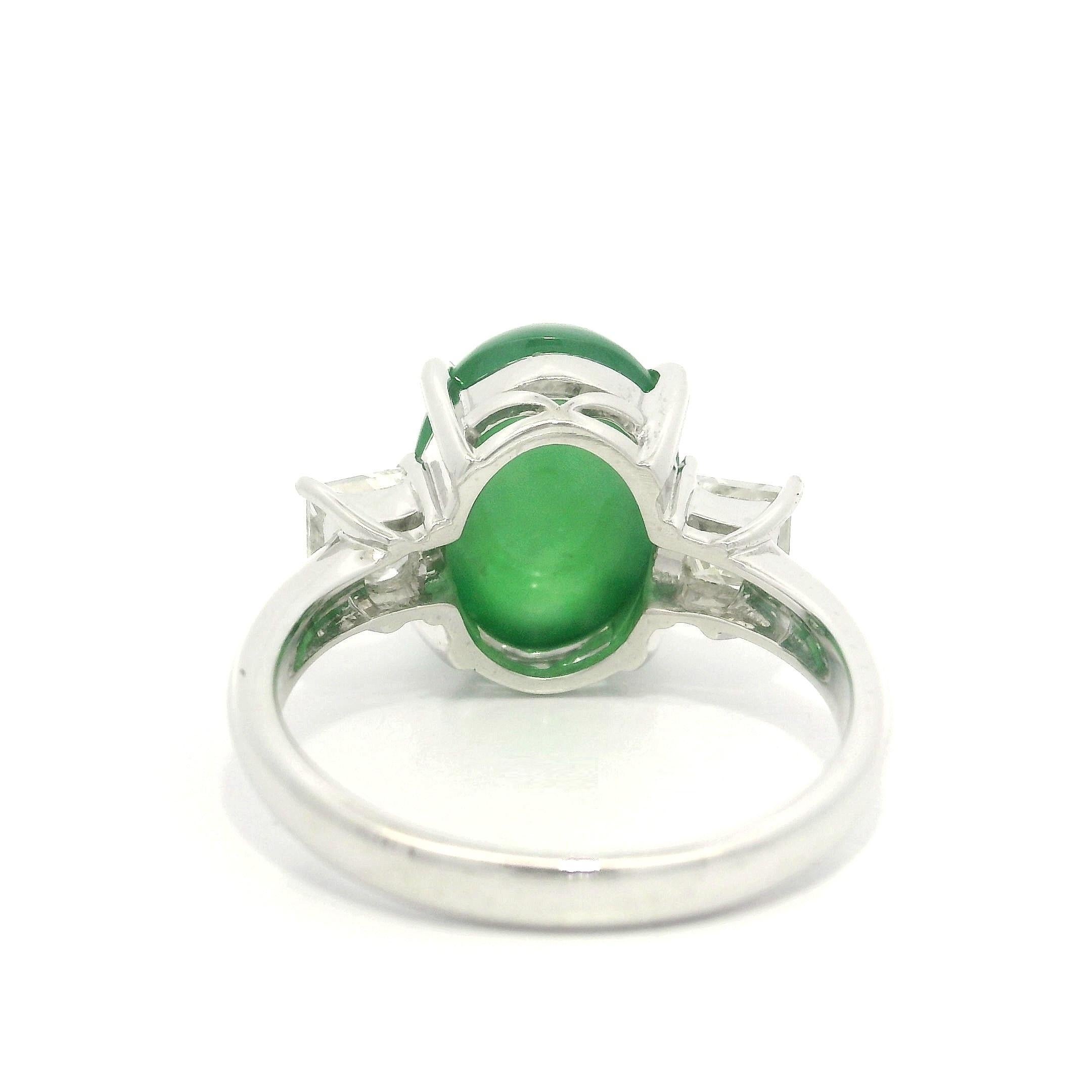 Anello in platino con giada verde mela traslucida da 5,73 ct. con diamanti Princess in vendita 6