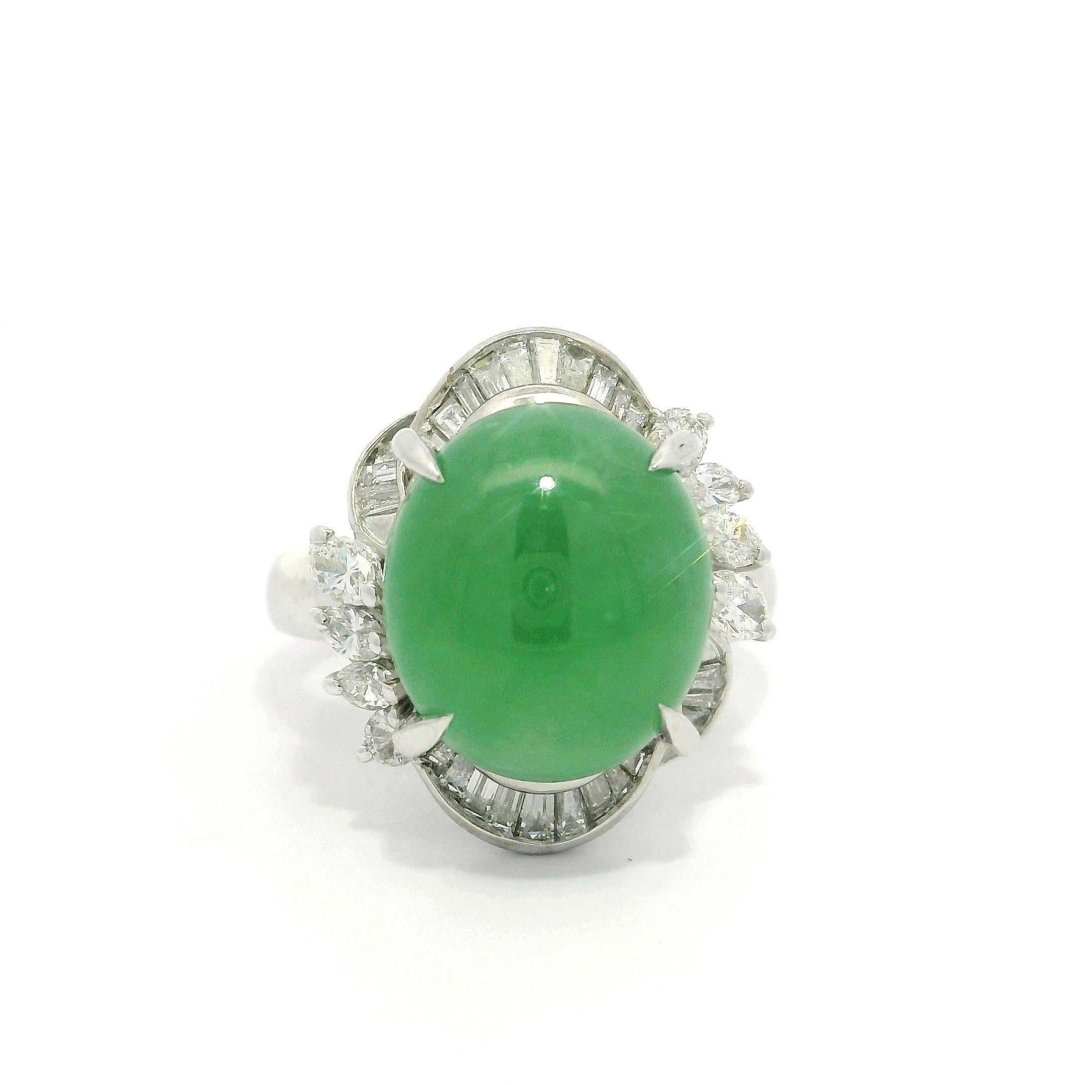 Anello in platino con giada verde mela traslucida da 5,73 ct. con diamanti Princess in vendita 7