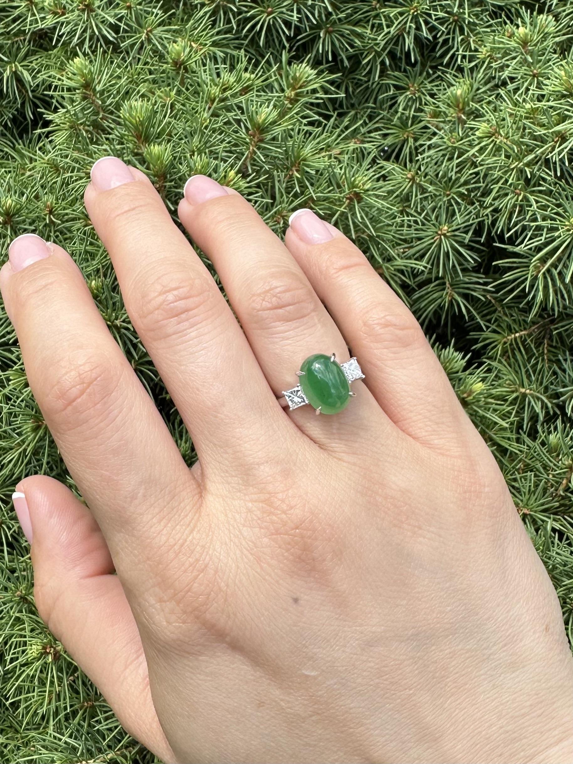 Anello in platino con giada verde mela traslucida da 5,73 ct. con diamanti Princess In condizioni buone in vendita a Montclair, NJ