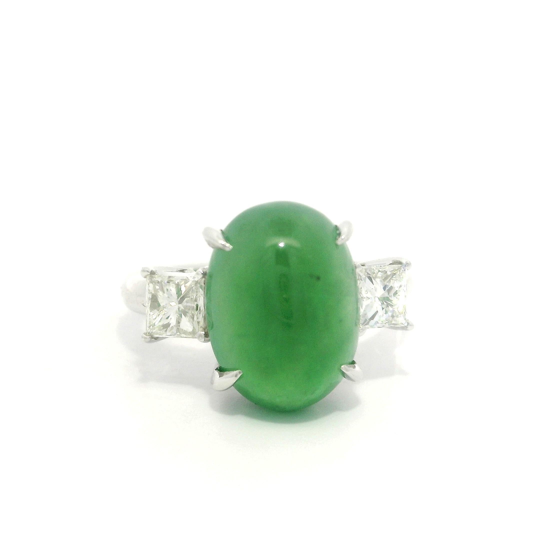 Anello in platino con giada verde mela traslucida da 5,73 ct. con diamanti Princess in vendita 3