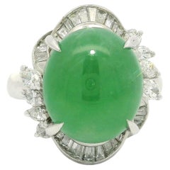 Anello in platino con giada verde mela traslucida da 5,73 ct. con diamanti Princess