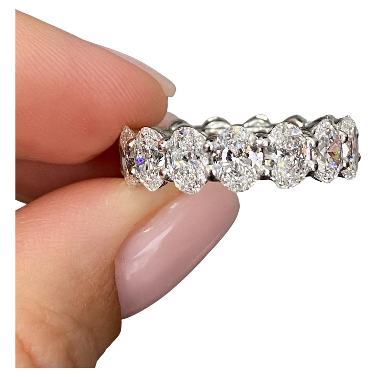 Platin 6,08 Karat. Ovaler Diamant-Eternity-Ring mit teilten Zacken, hoher Qualität 