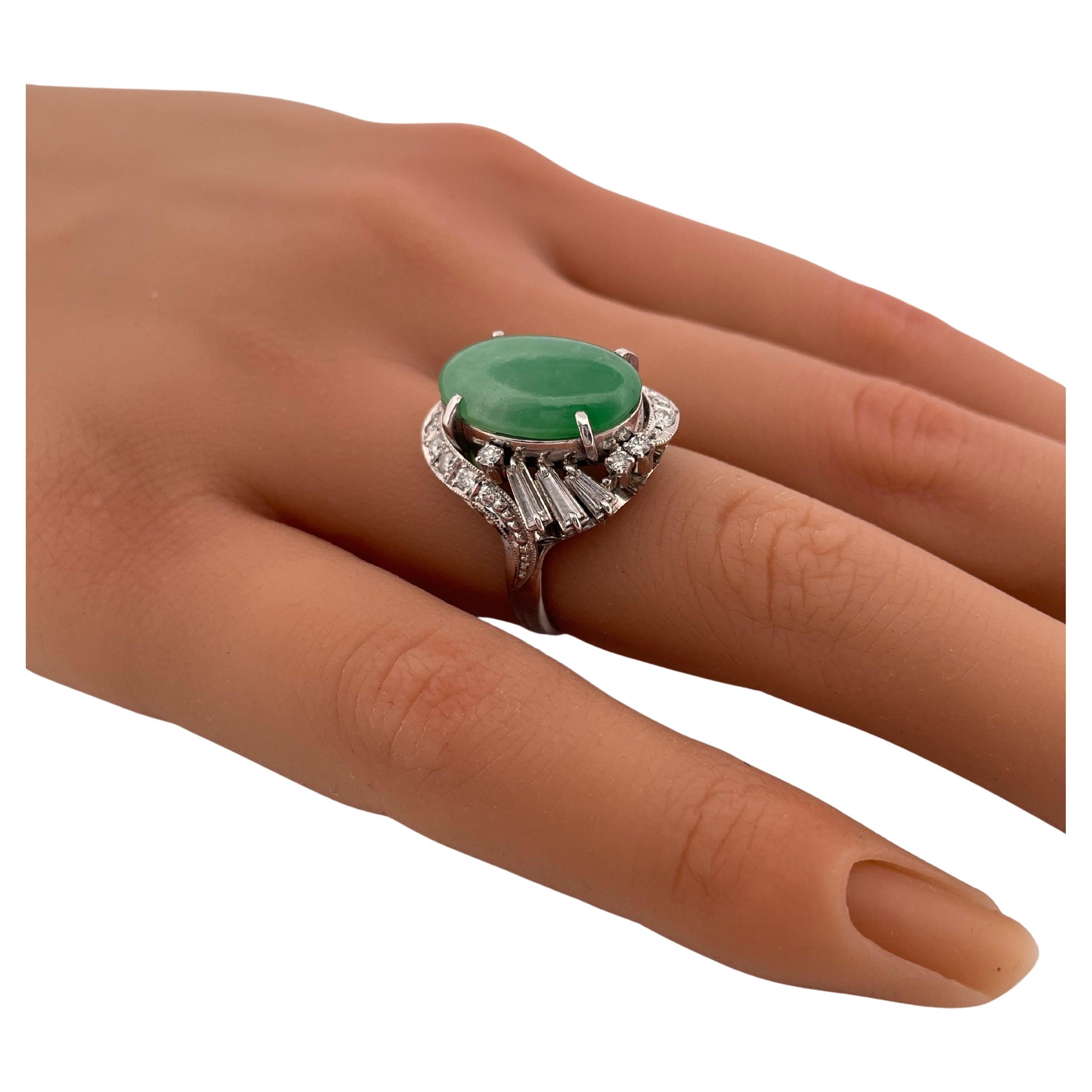 Anello in platino con giada da 6,17 carati e diamante da 0,84 carati in vendita 1