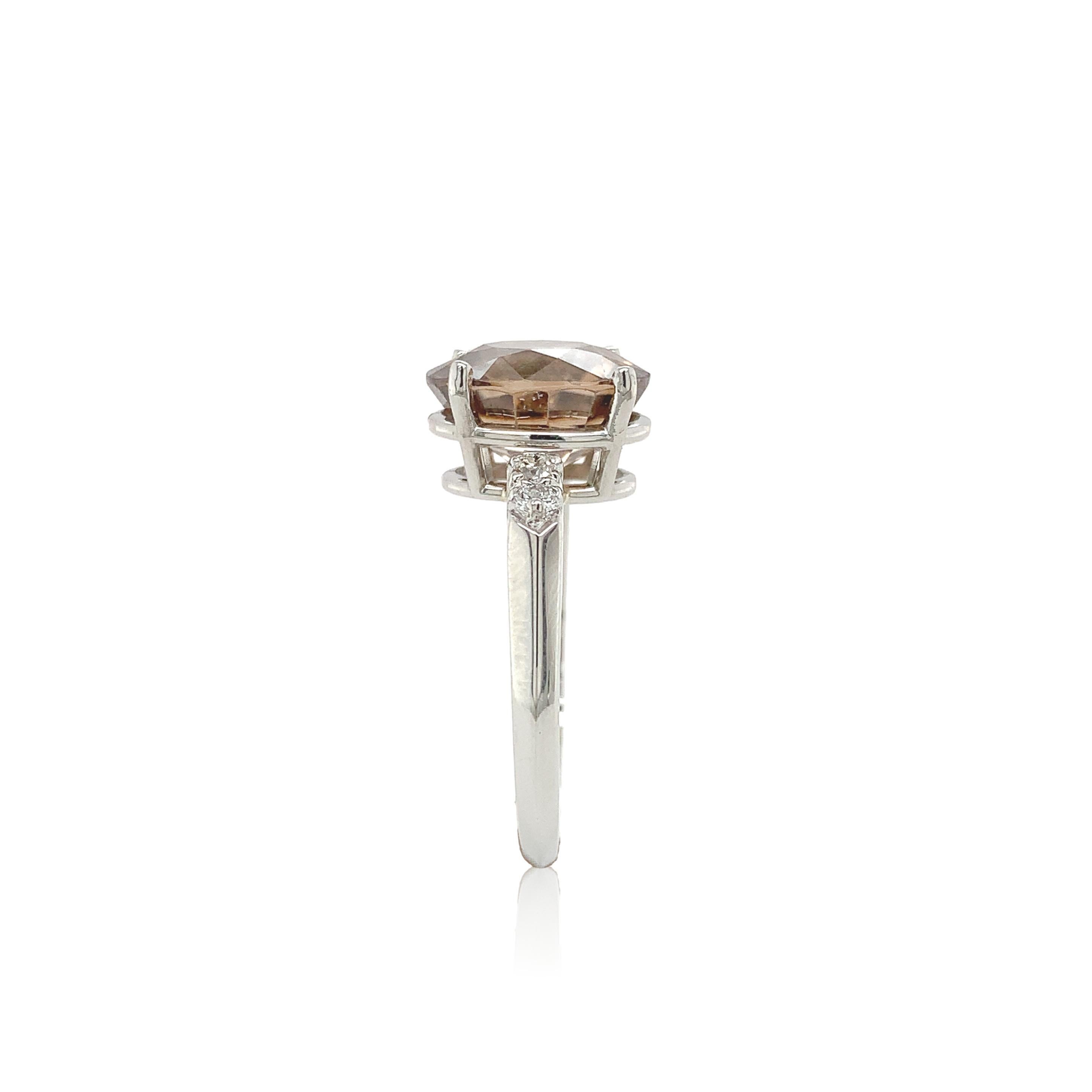 Anello in platino con zircone champagne/marrone chiaro da 6,37 carati e diamanti, misura 7,75 In condizioni buone in vendita a Big Bend, WI