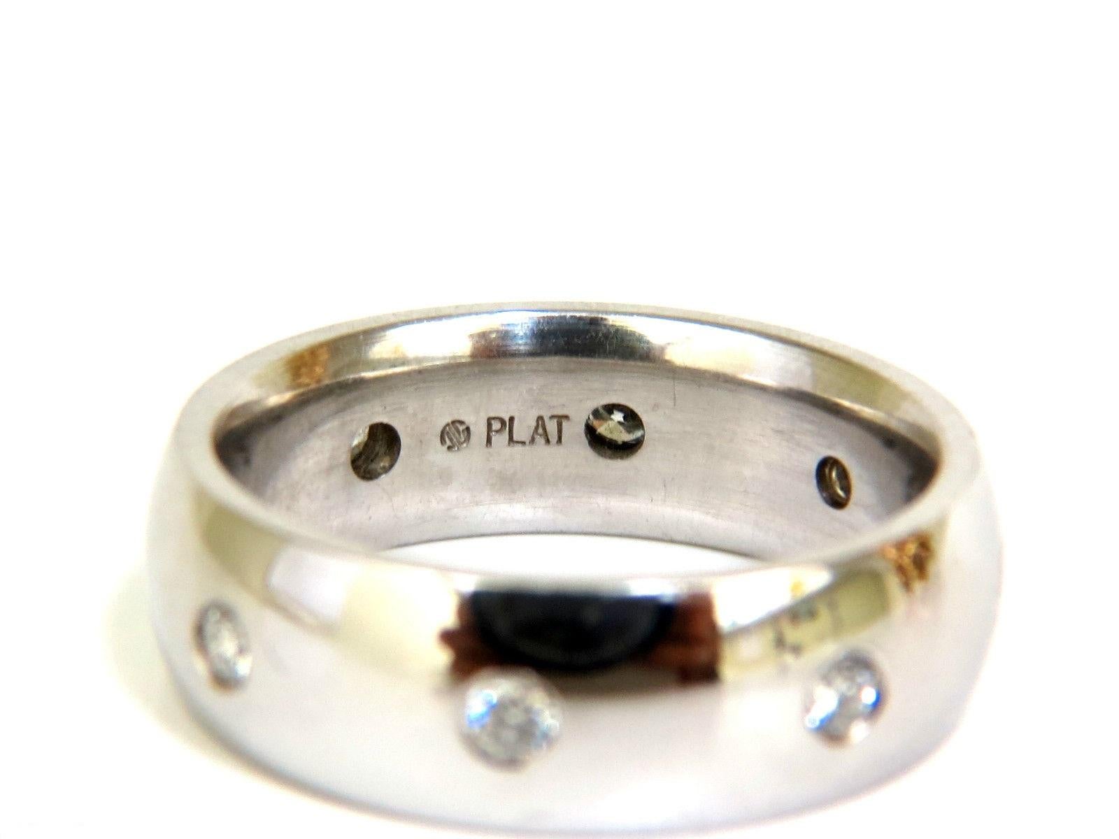 Taglio rotondo Anello a fascia larga in platino con diamante da 0,65 carati in vendita