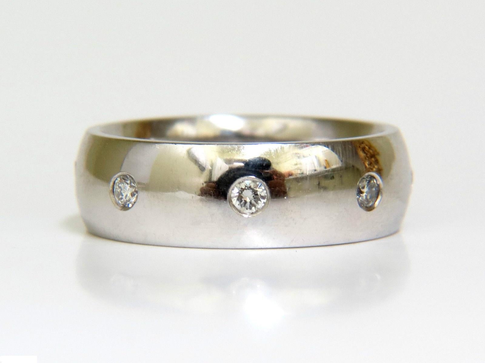 Anello a fascia larga in platino con diamante da 0,65 carati in vendita 1