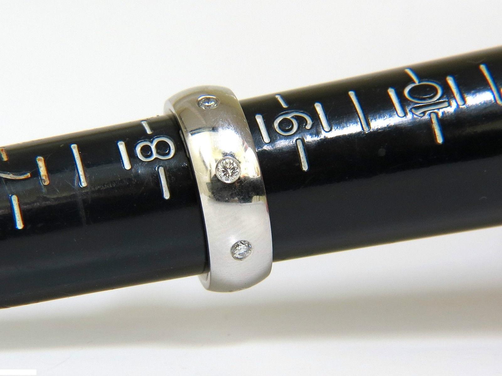 Anello a fascia larga in platino con diamante da 0,65 carati in vendita 2