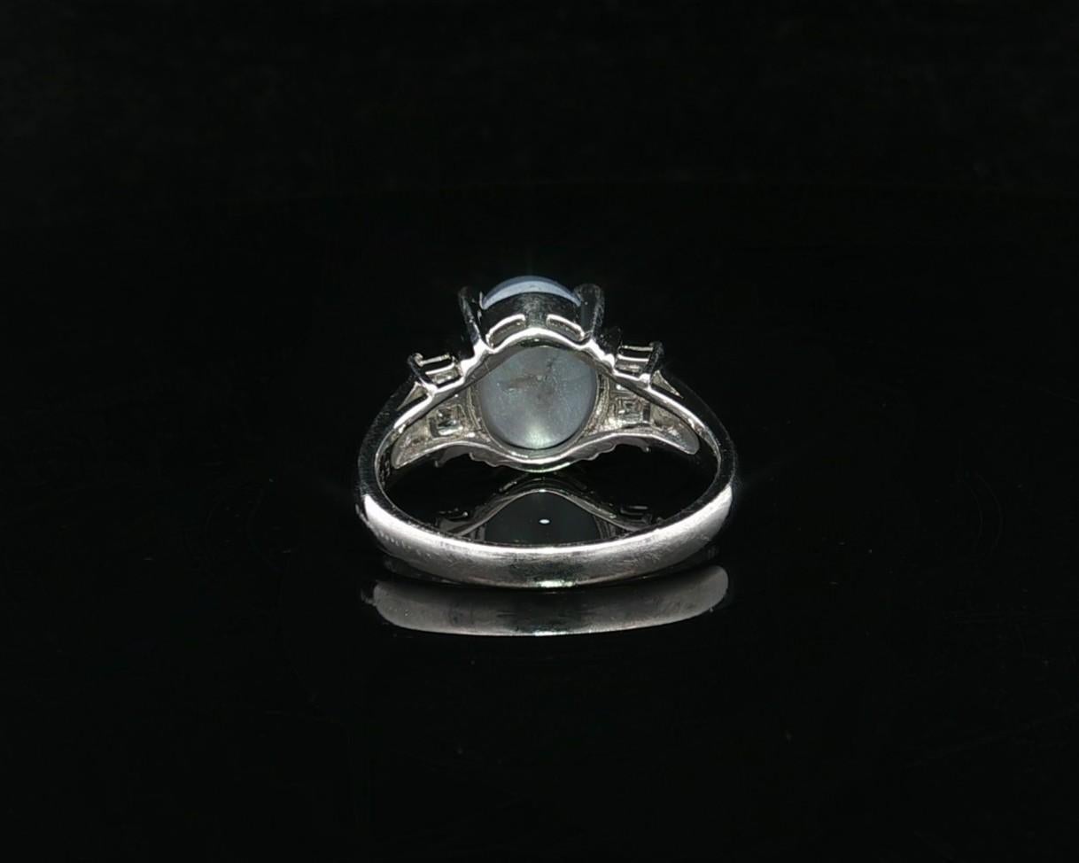 Bague en platine 6.51ctw Grayish Blue Star Sapphire Solitaire Square Step Diamond Ring en vente 6