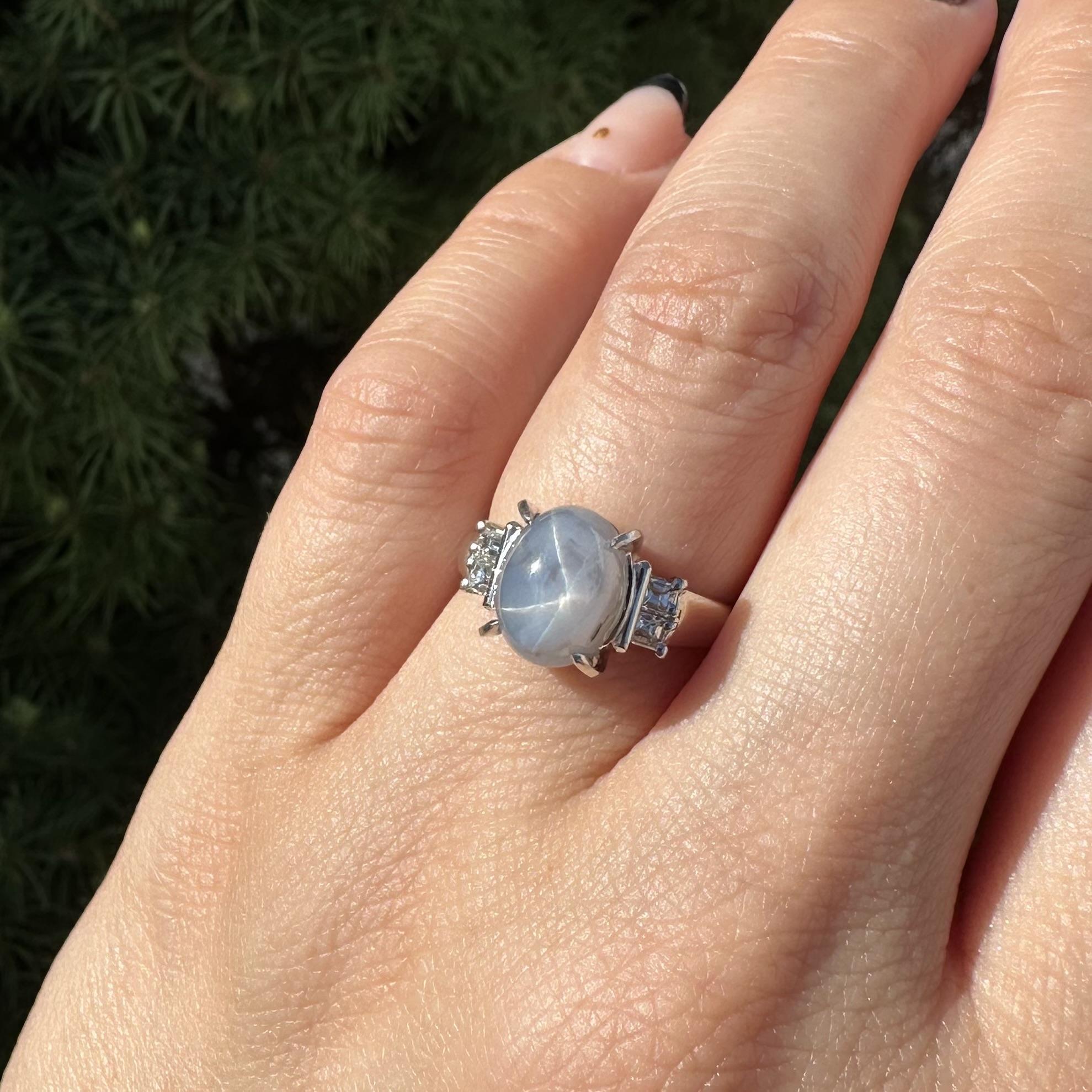 Bague en platine 6.51ctw Grayish Blue Star Sapphire Solitaire Square Step Diamond Ring en vente 7