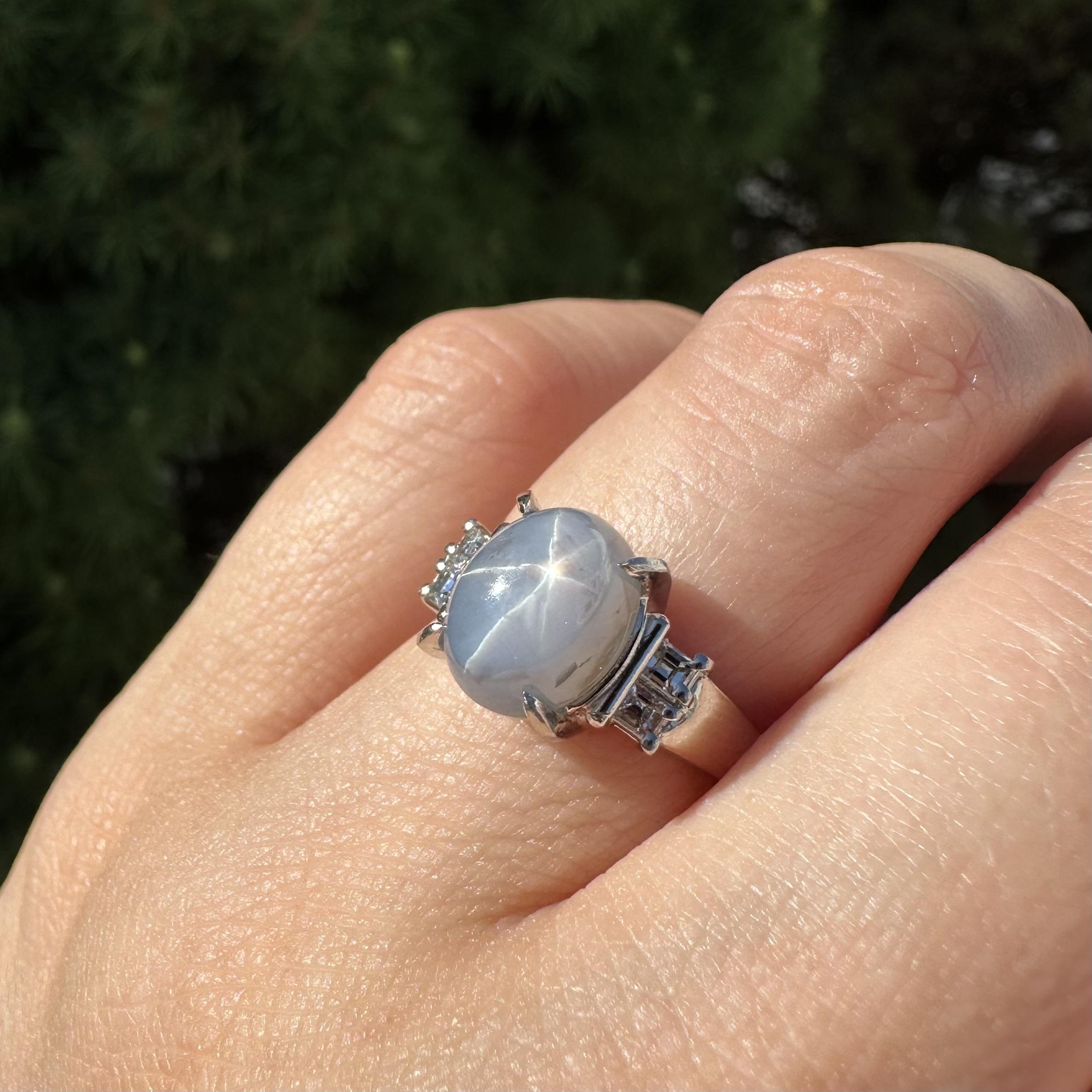 Bague en platine 6.51ctw Grayish Blue Star Sapphire Solitaire Square Step Diamond Ring en vente 13